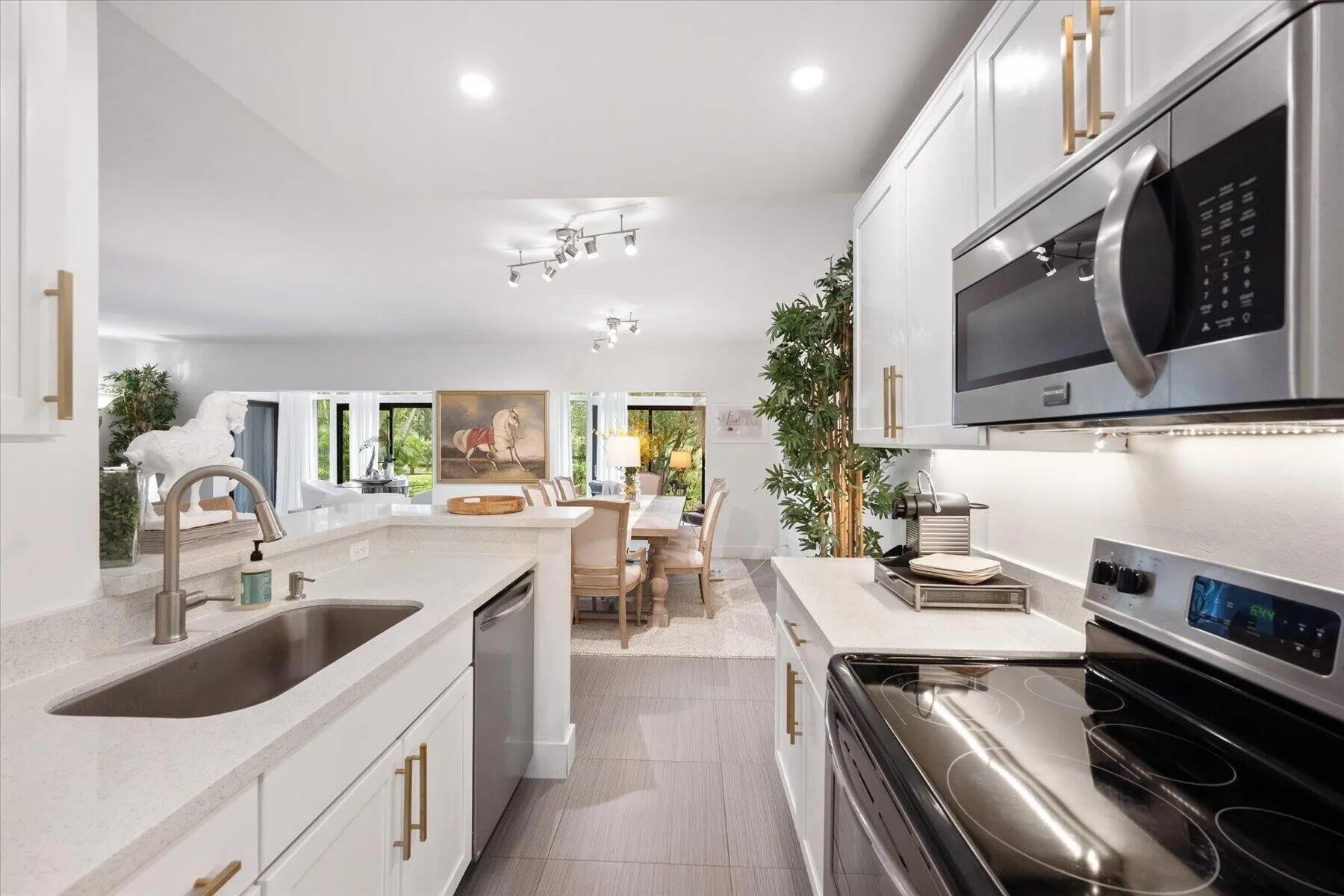 11397 Pond View #E103, Wellington FL 33414