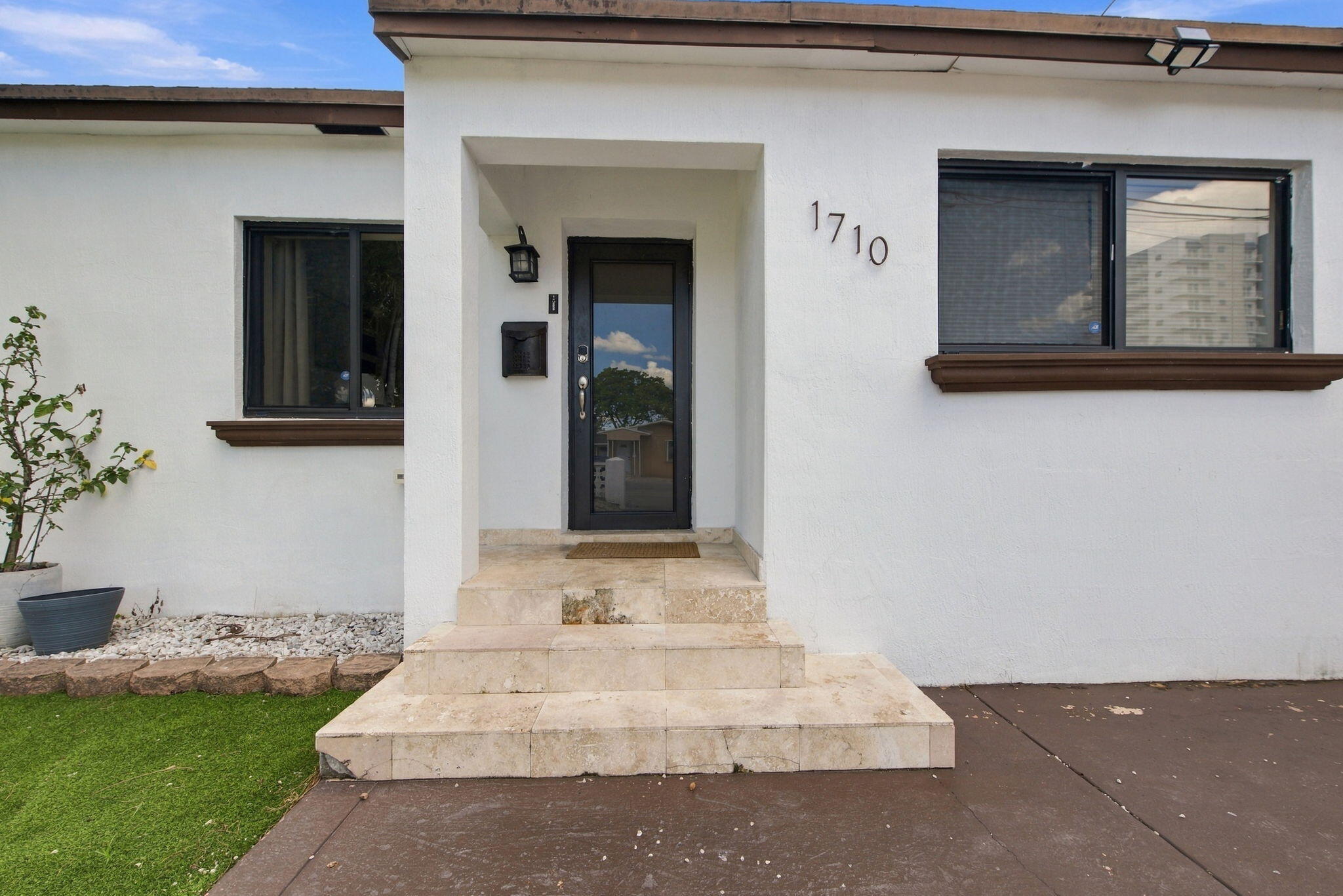 1710 NW 6TH, Miami FL 33125