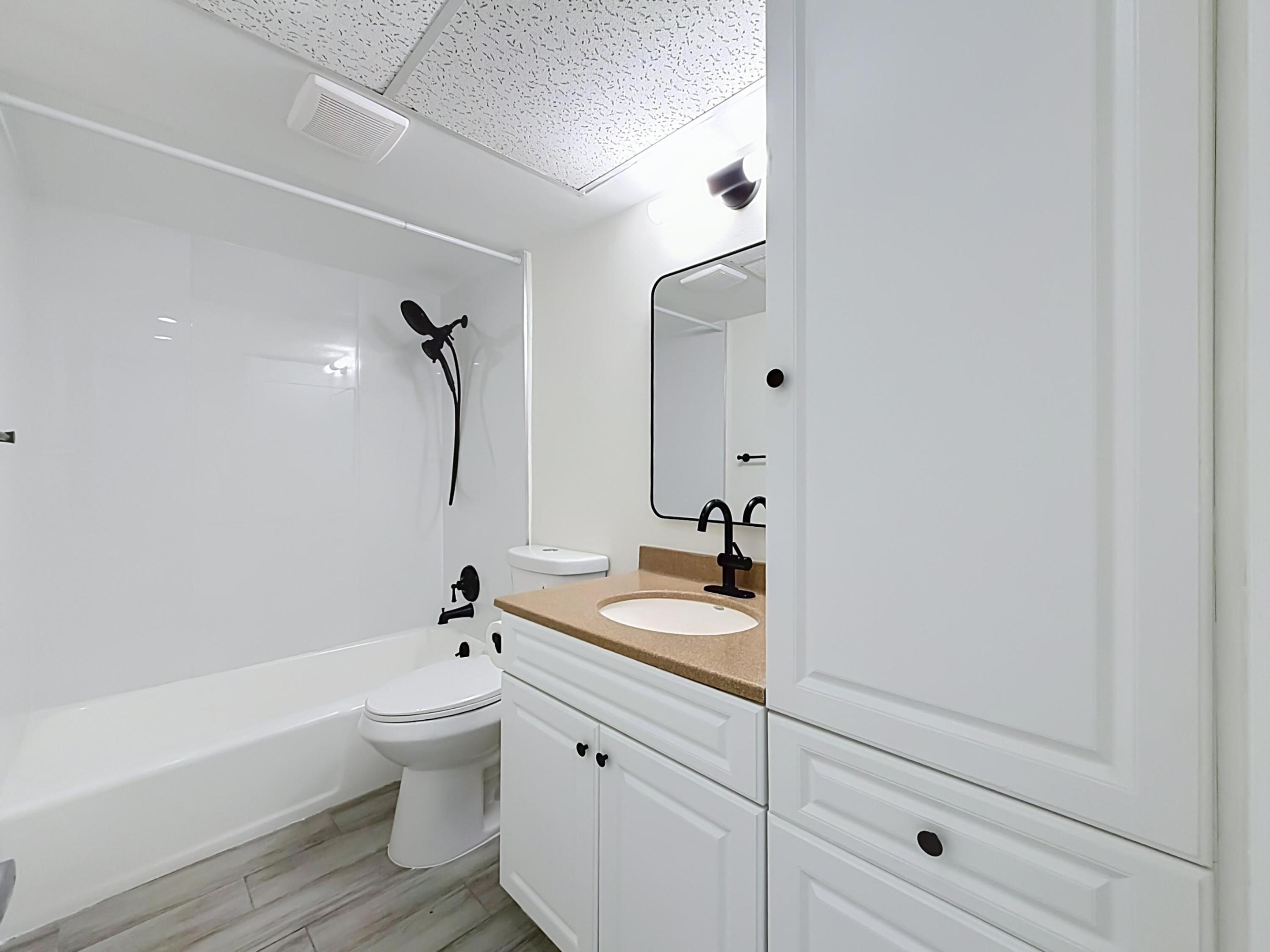 3121 NE 51st #102E, Fort Lauderdale FL 33308