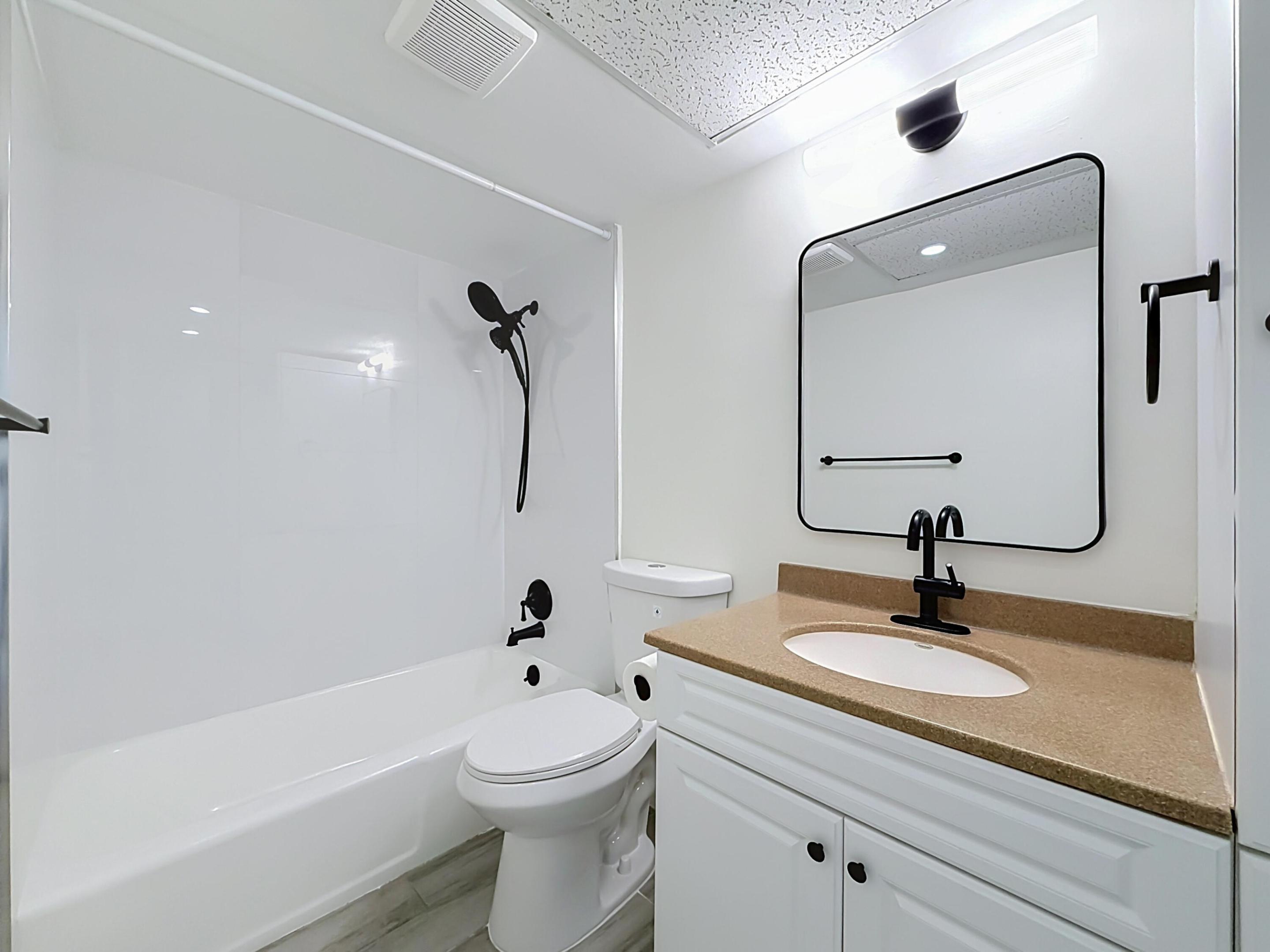 3121 NE 51st #102E, Fort Lauderdale FL 33308