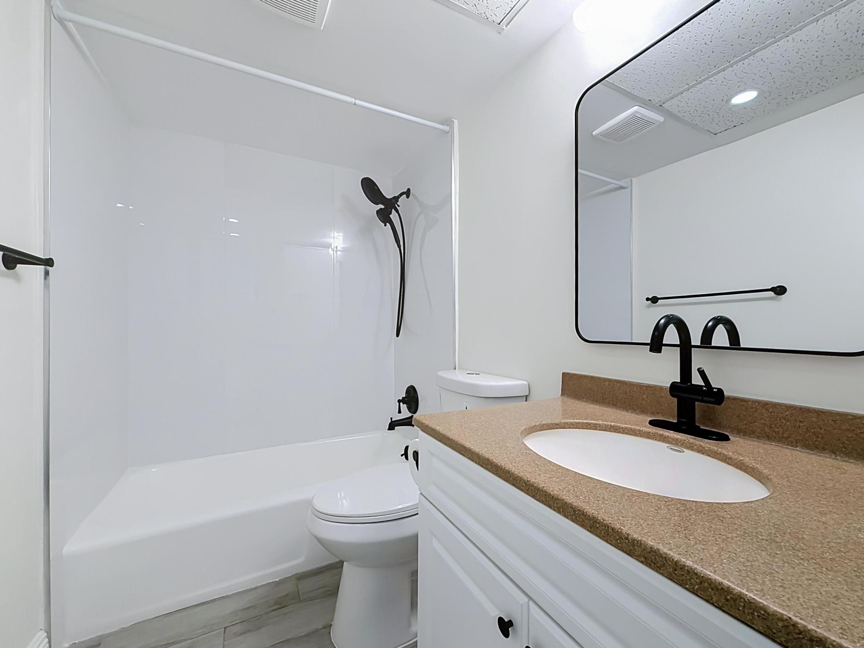 3121 NE 51st #102E, Fort Lauderdale FL 33308