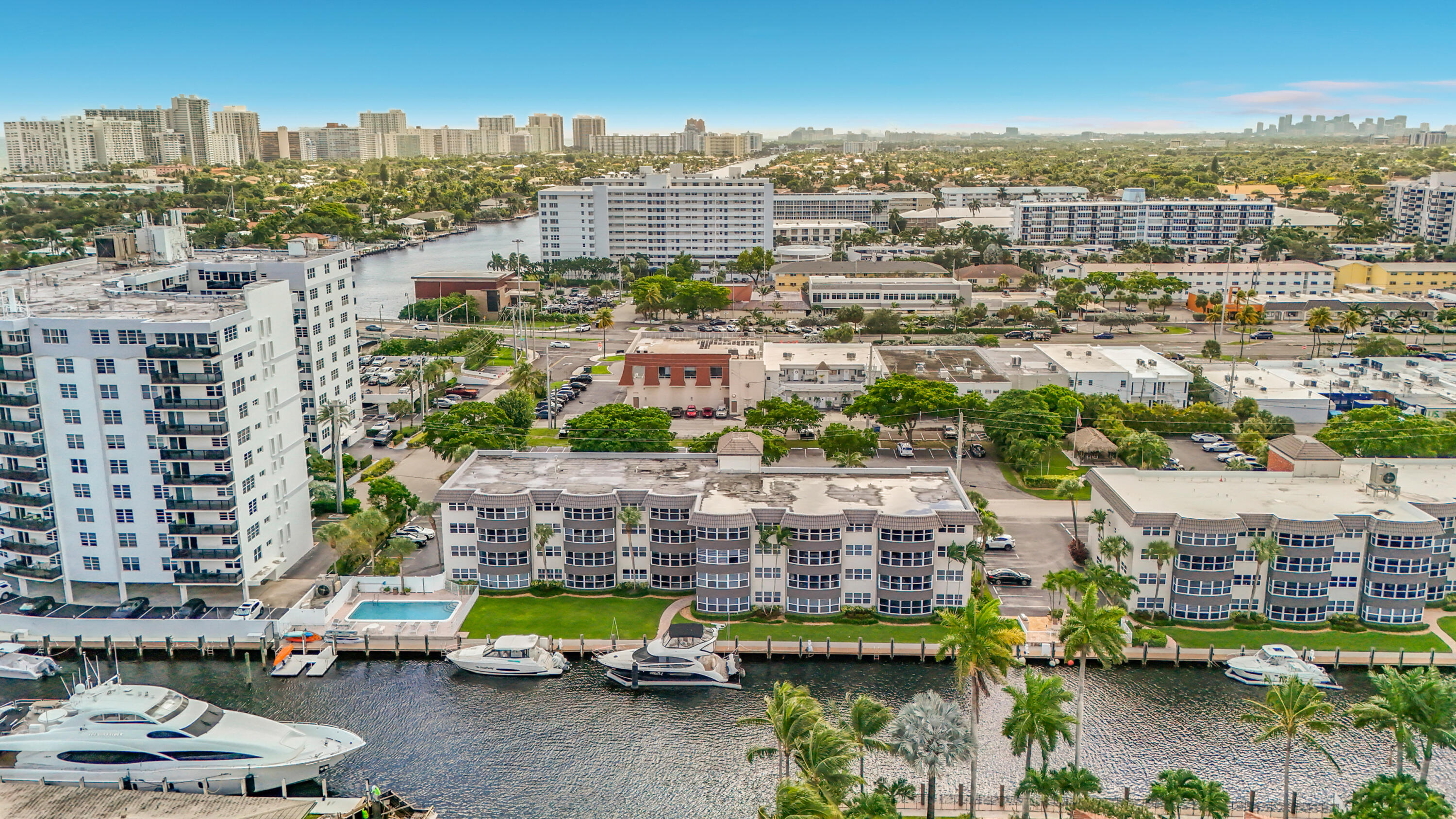 3121 NE 51st #102E, Fort Lauderdale FL 33308