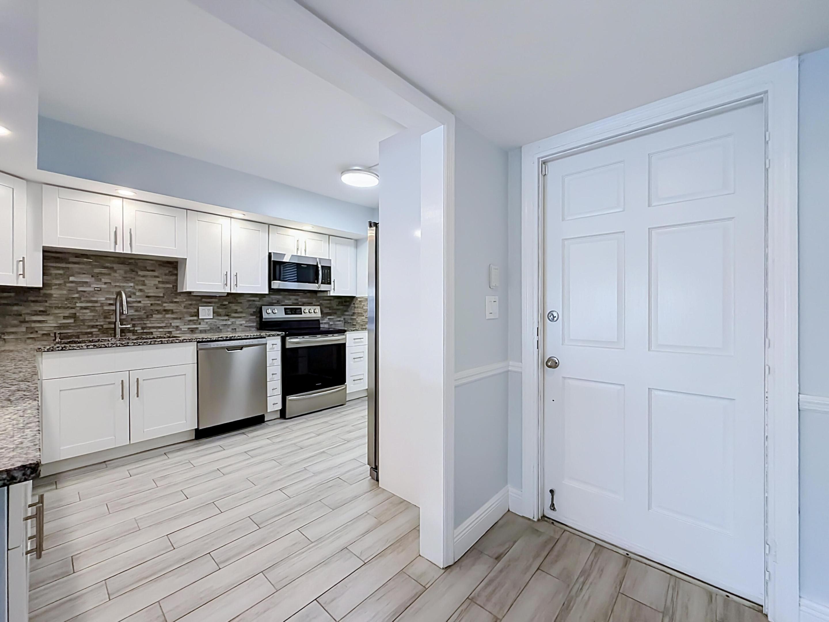 3121 NE 51st #102E, Fort Lauderdale FL 33308
