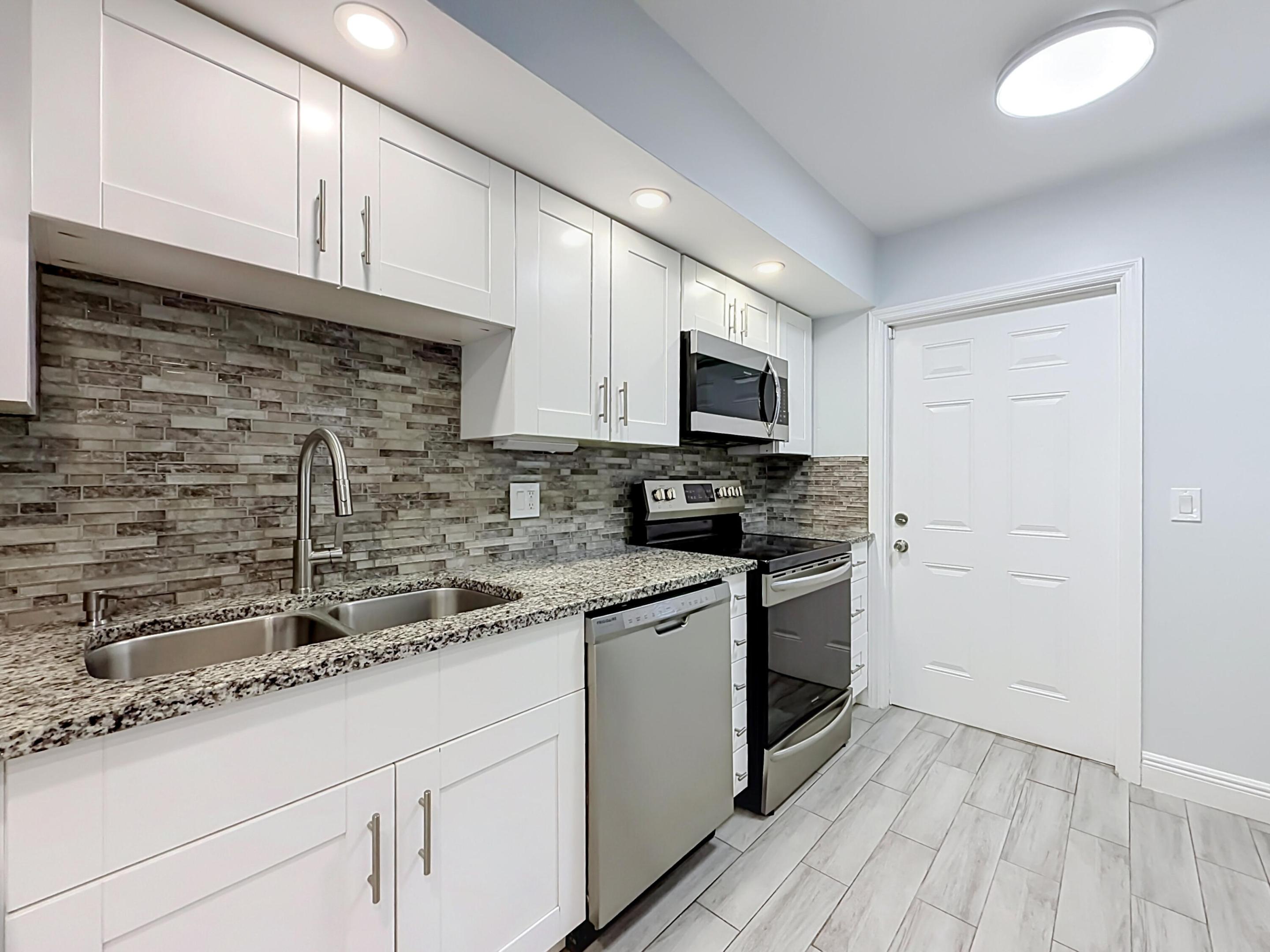 3121 NE 51st #102E, Fort Lauderdale FL 33308