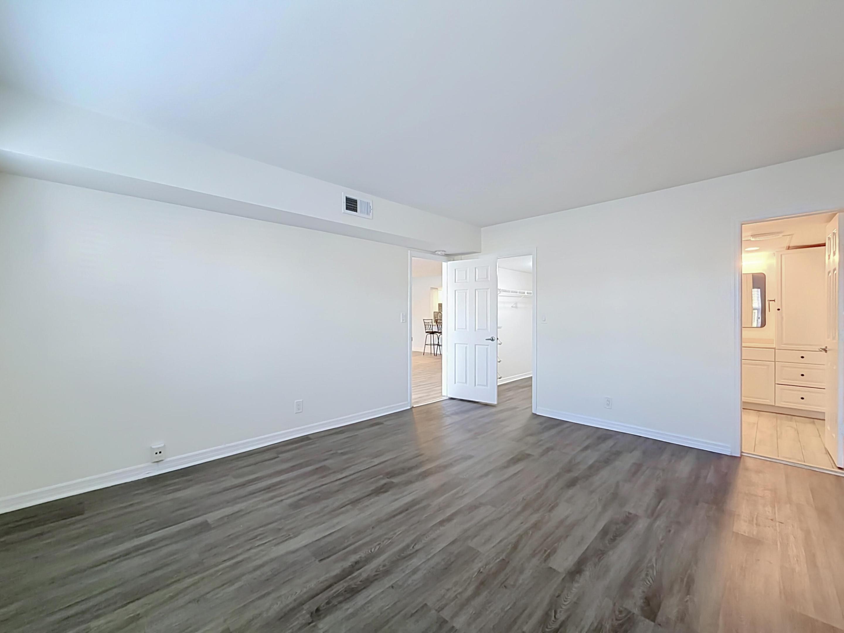 3121 NE 51st #102E, Fort Lauderdale FL 33308