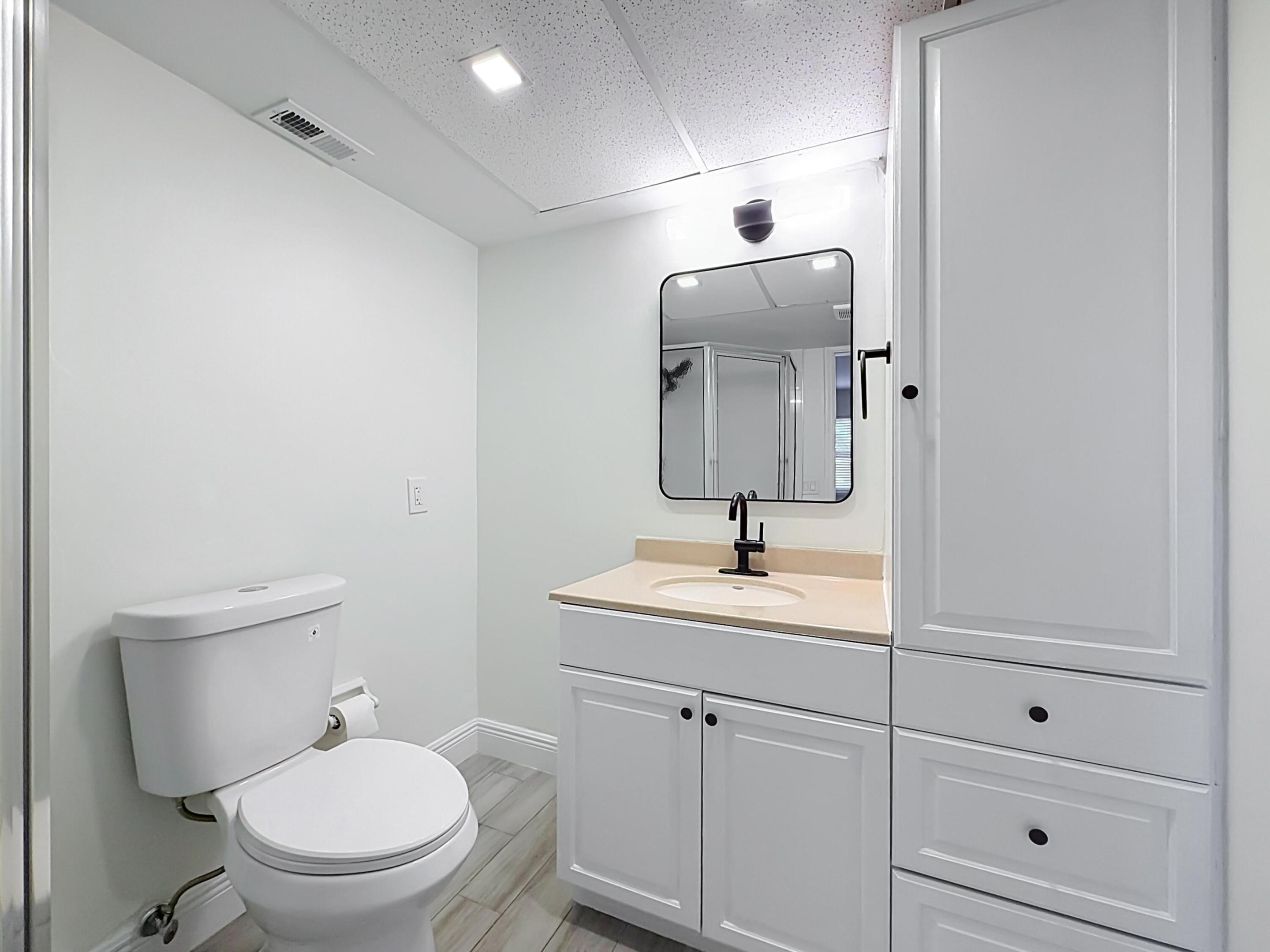 3121 NE 51st #102E, Fort Lauderdale FL 33308