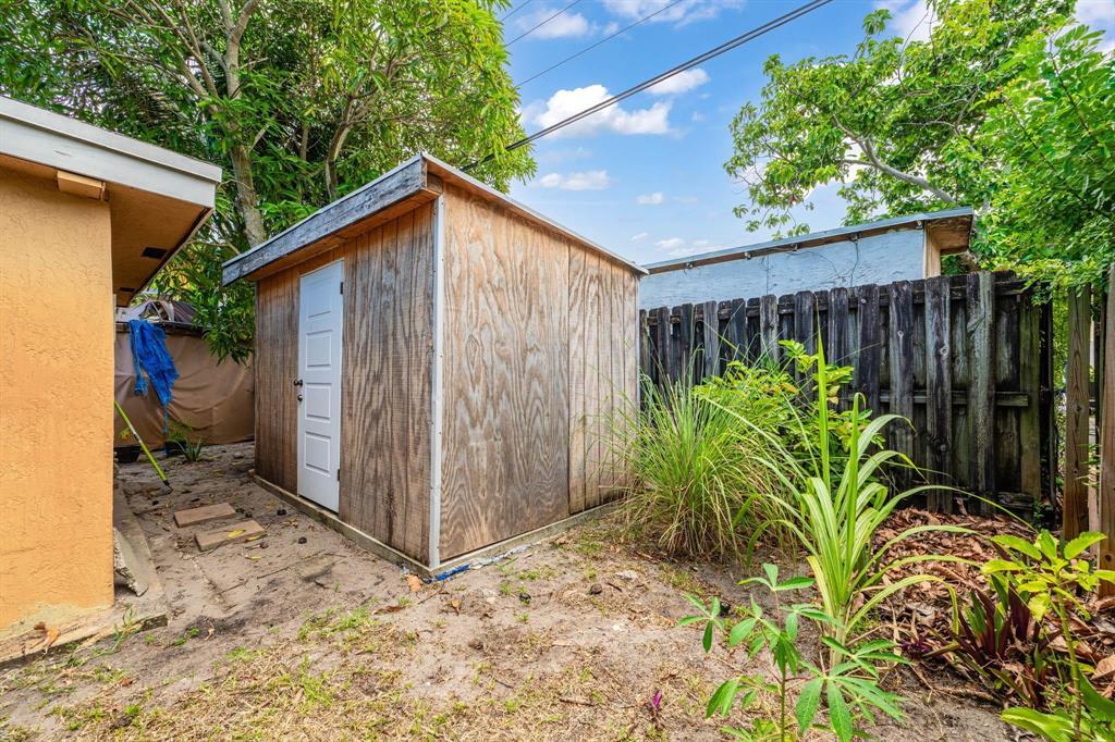 2651 NW 42ND, Lauderhill FL 33313