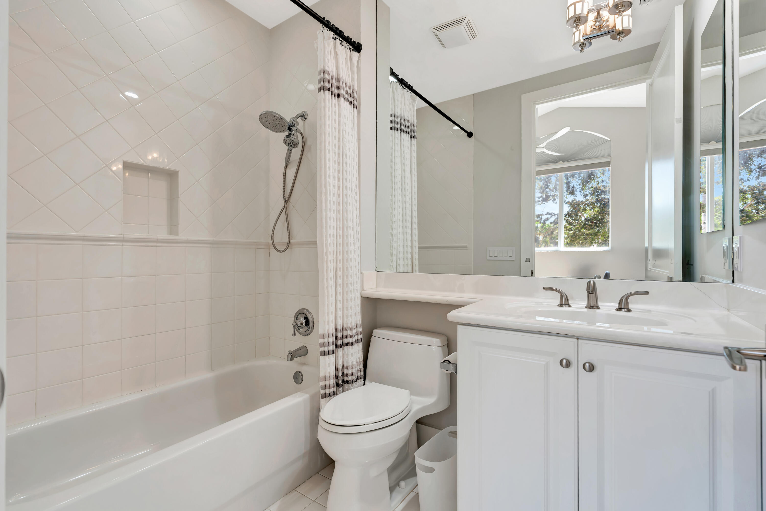 125 Palm Bay #C, Palm Beach Gardens FL 33418