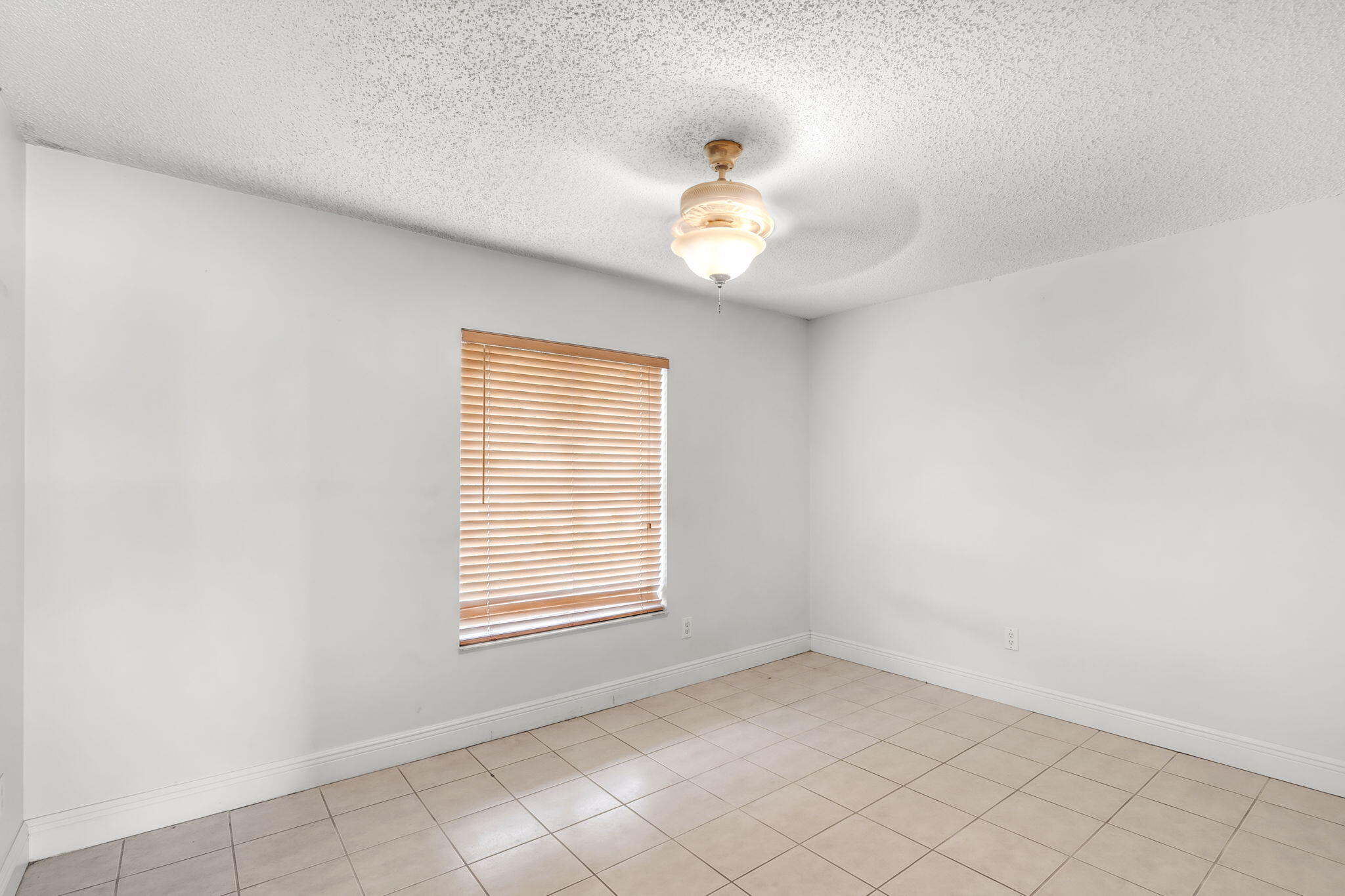 7000 NW 49TH, Lauderhill FL 33319