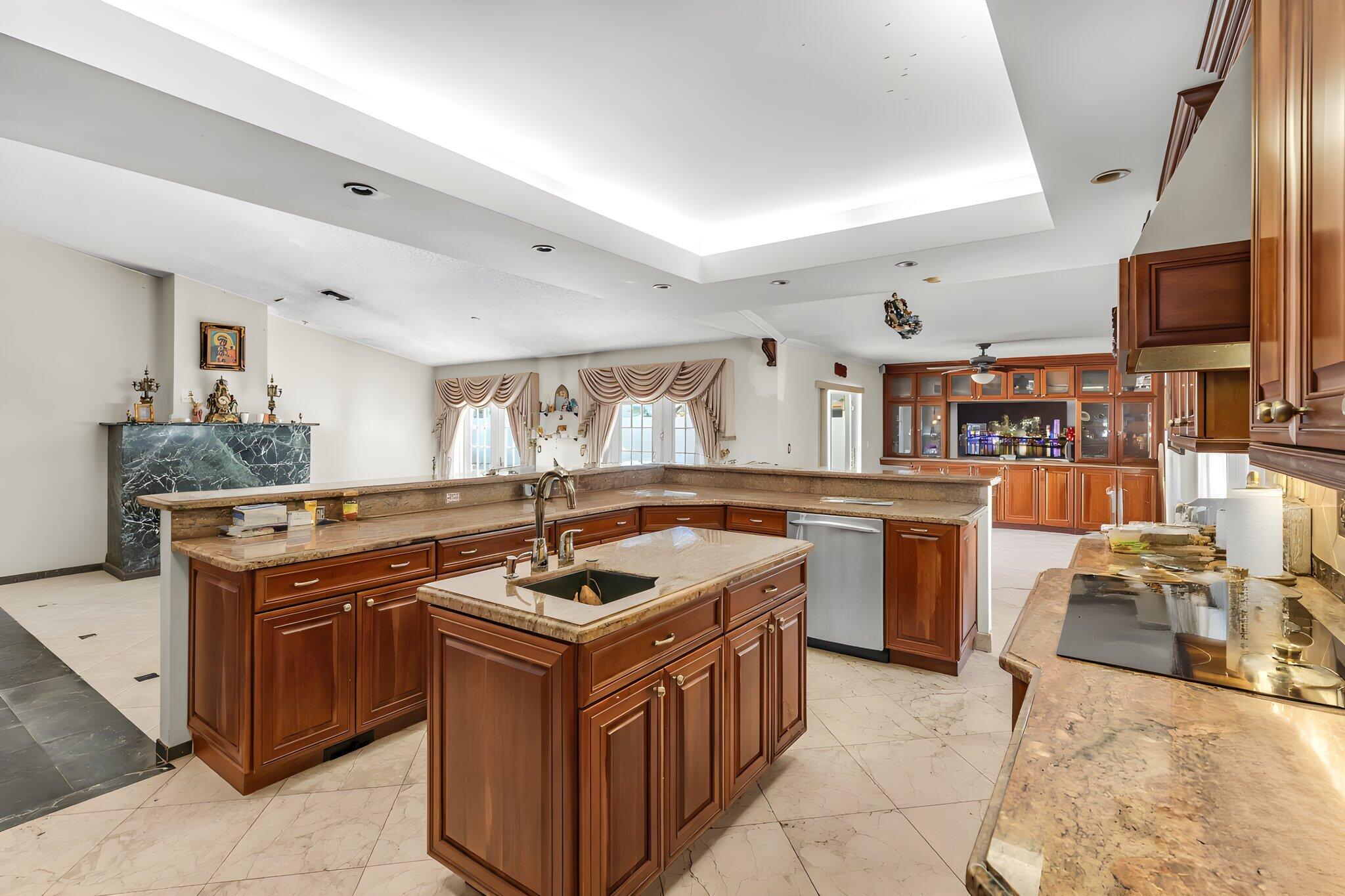 7000 NW 49TH, Lauderhill FL 33319