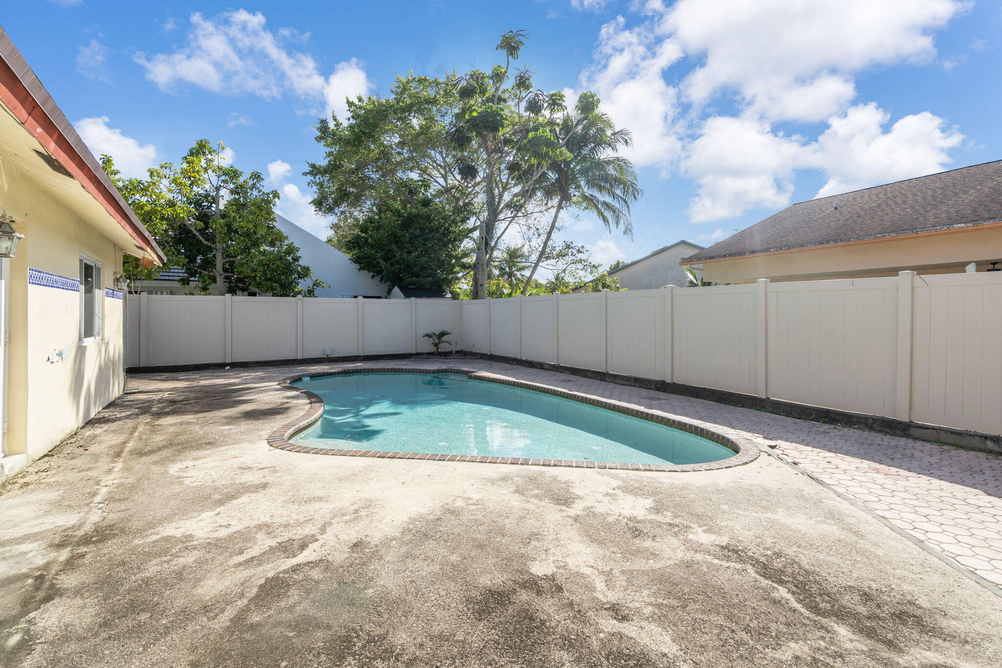 7000 NW 49TH, Lauderhill FL 33319