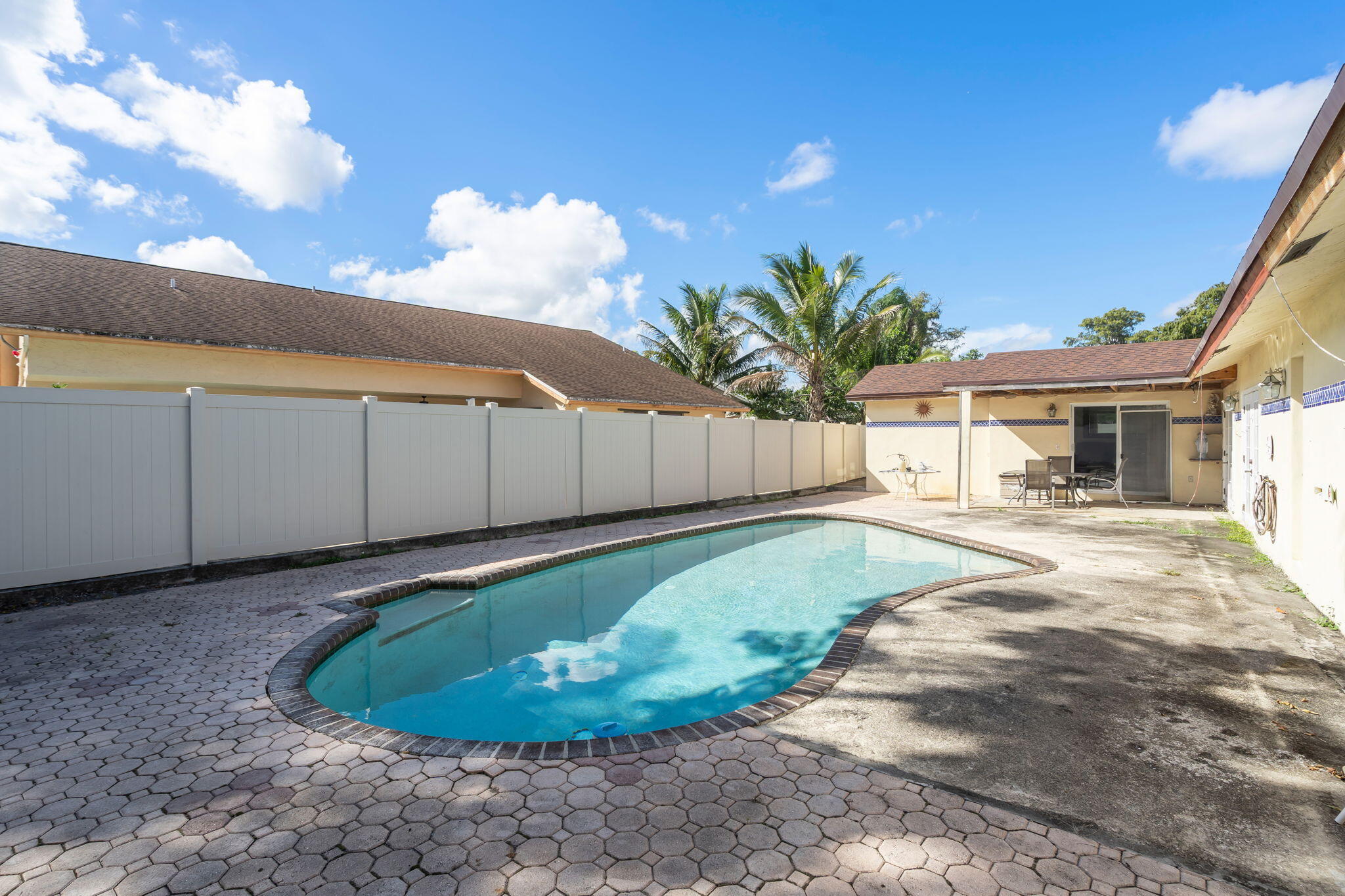 7000 NW 49TH, Lauderhill FL 33319