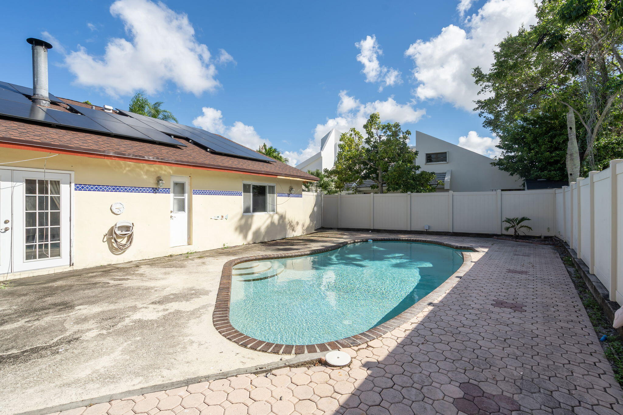 7000 NW 49TH, Lauderhill FL 33319