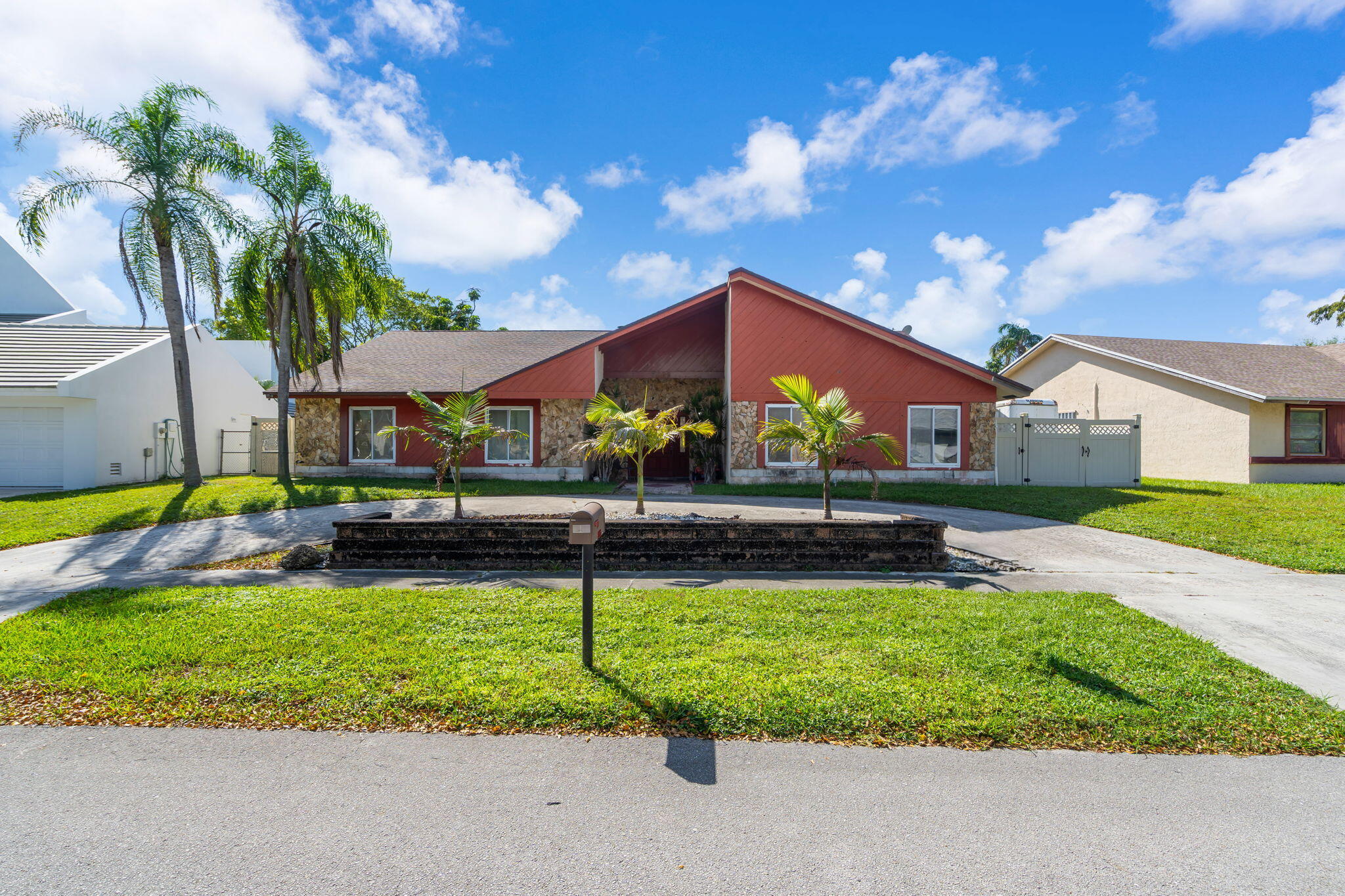 7000 NW 49TH, Lauderhill FL 33319