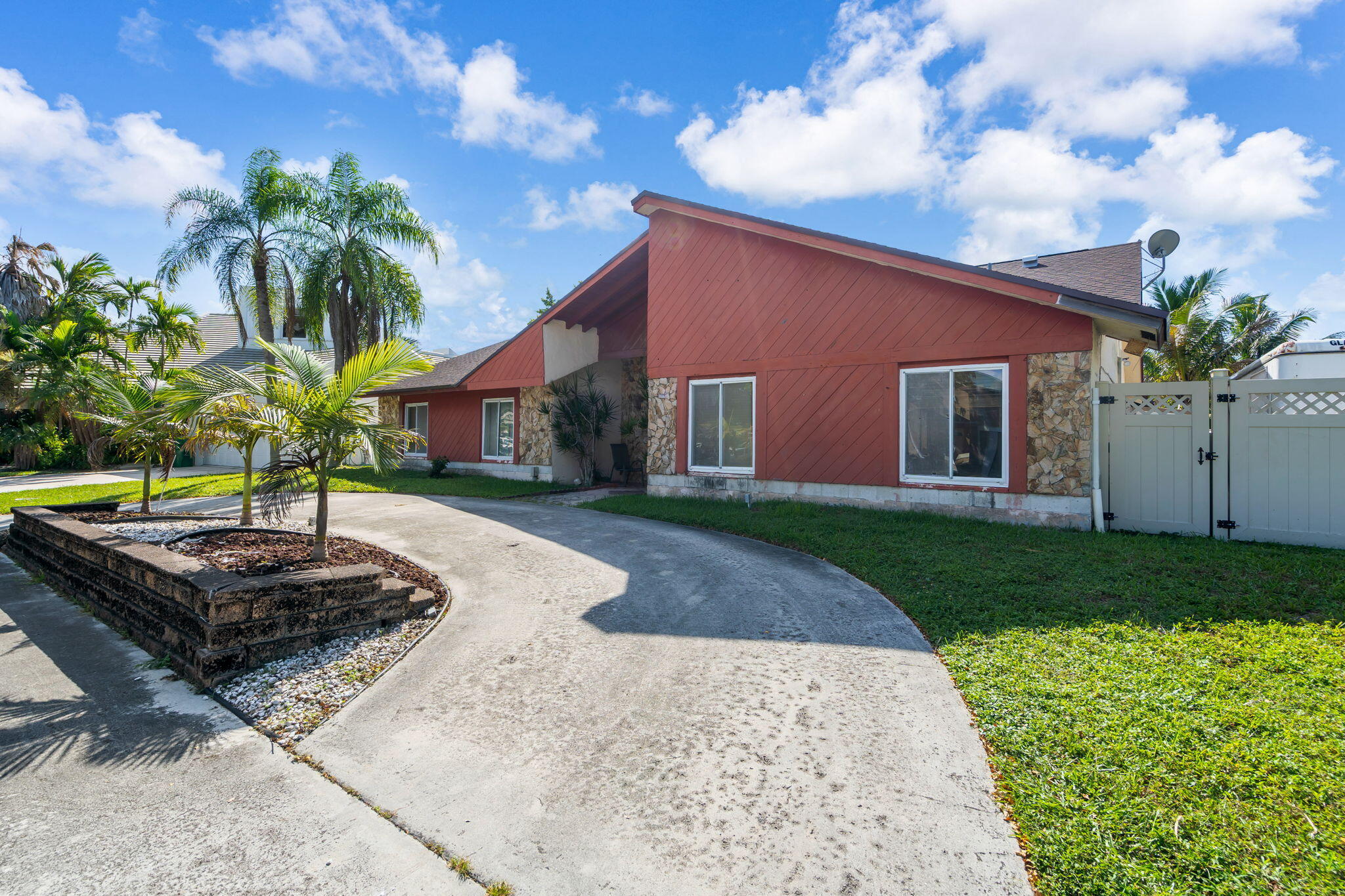 7000 NW 49TH, Lauderhill FL 33319