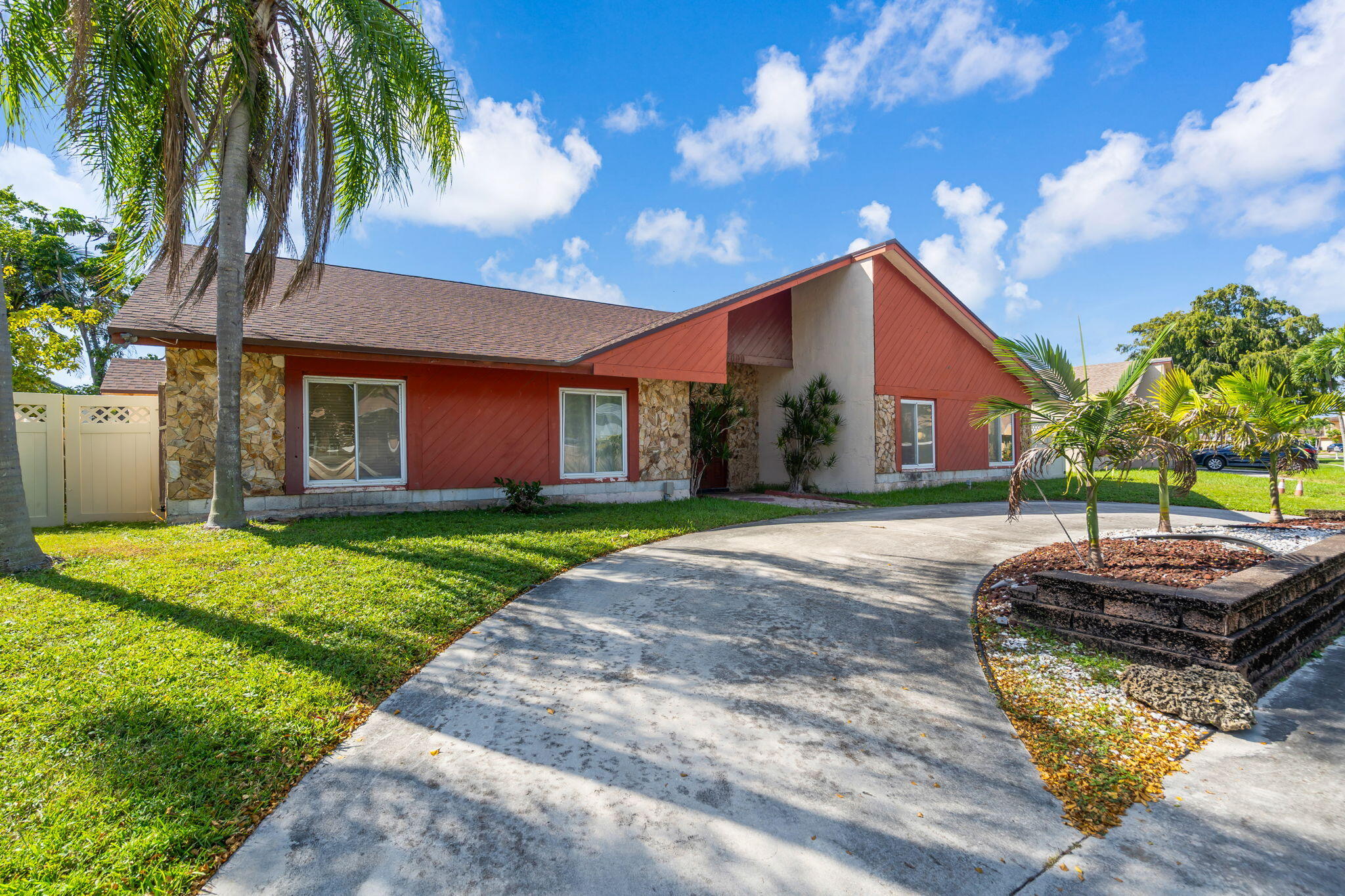 7000 NW 49TH, Lauderhill FL 33319