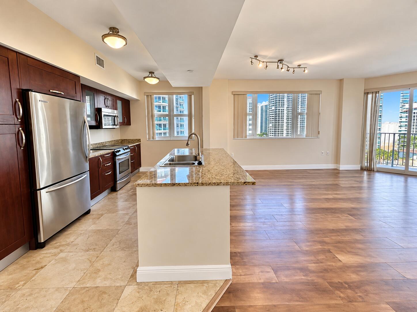 19900 E COUNTRY CLUB #1020 ST, Aventura FL 33180