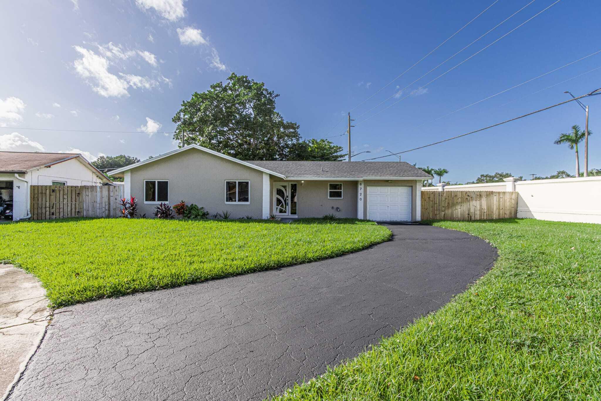 8720 NW 46TH, Lauderhill FL 33351