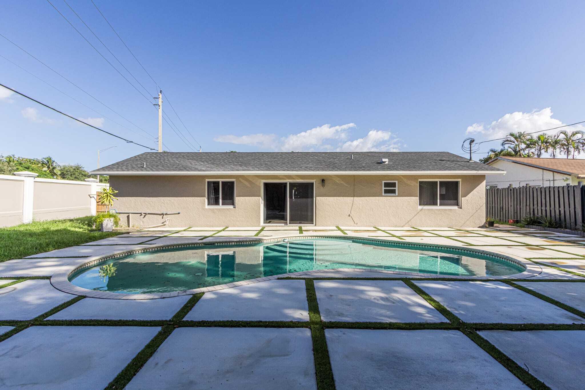 8720 NW 46TH, Lauderhill FL 33351