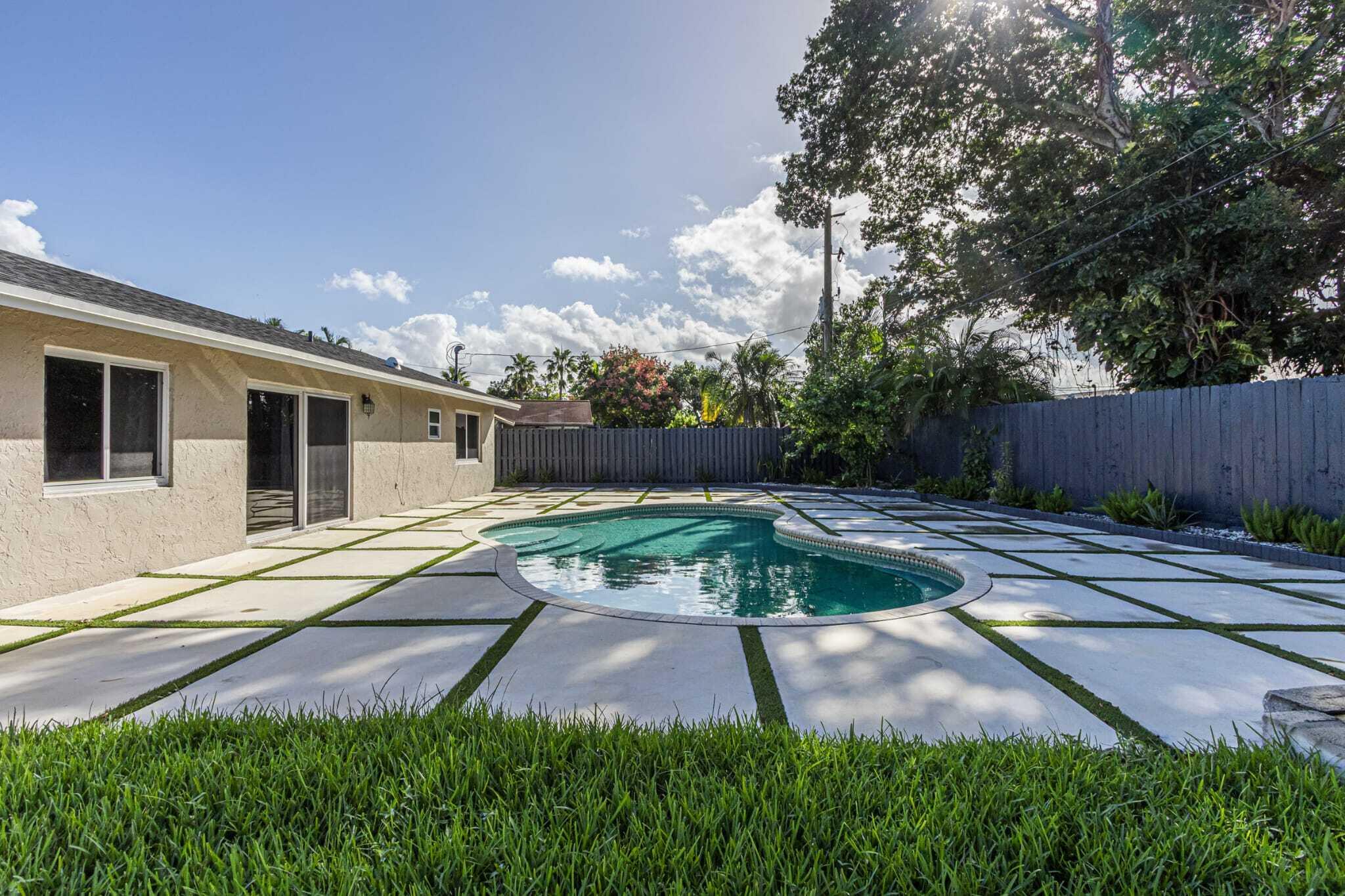 8720 NW 46TH, Lauderhill FL 33351