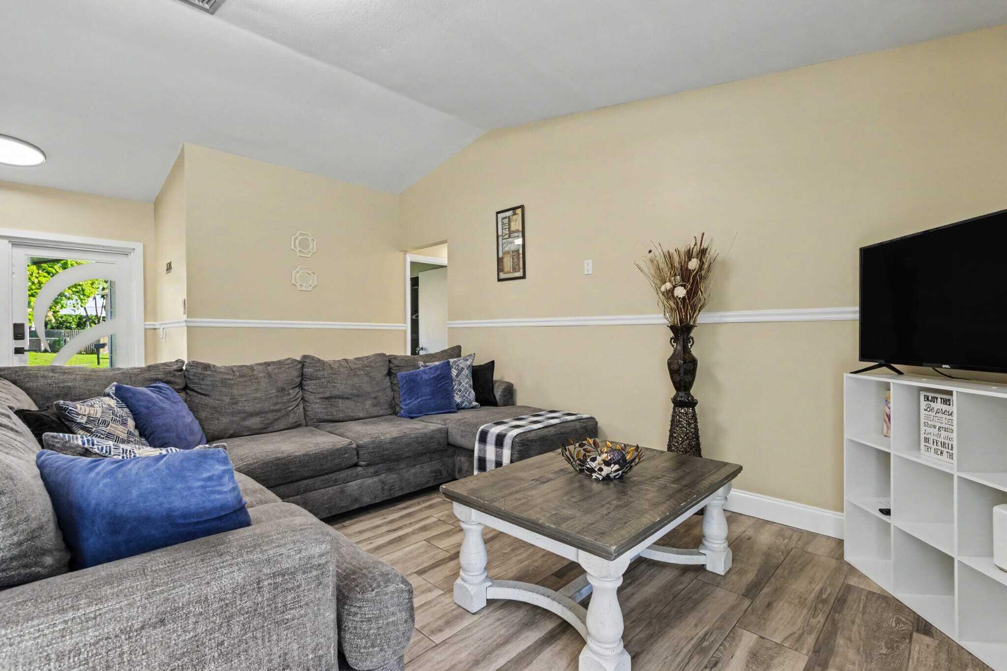 8720 NW 46TH, Lauderhill FL 33351
