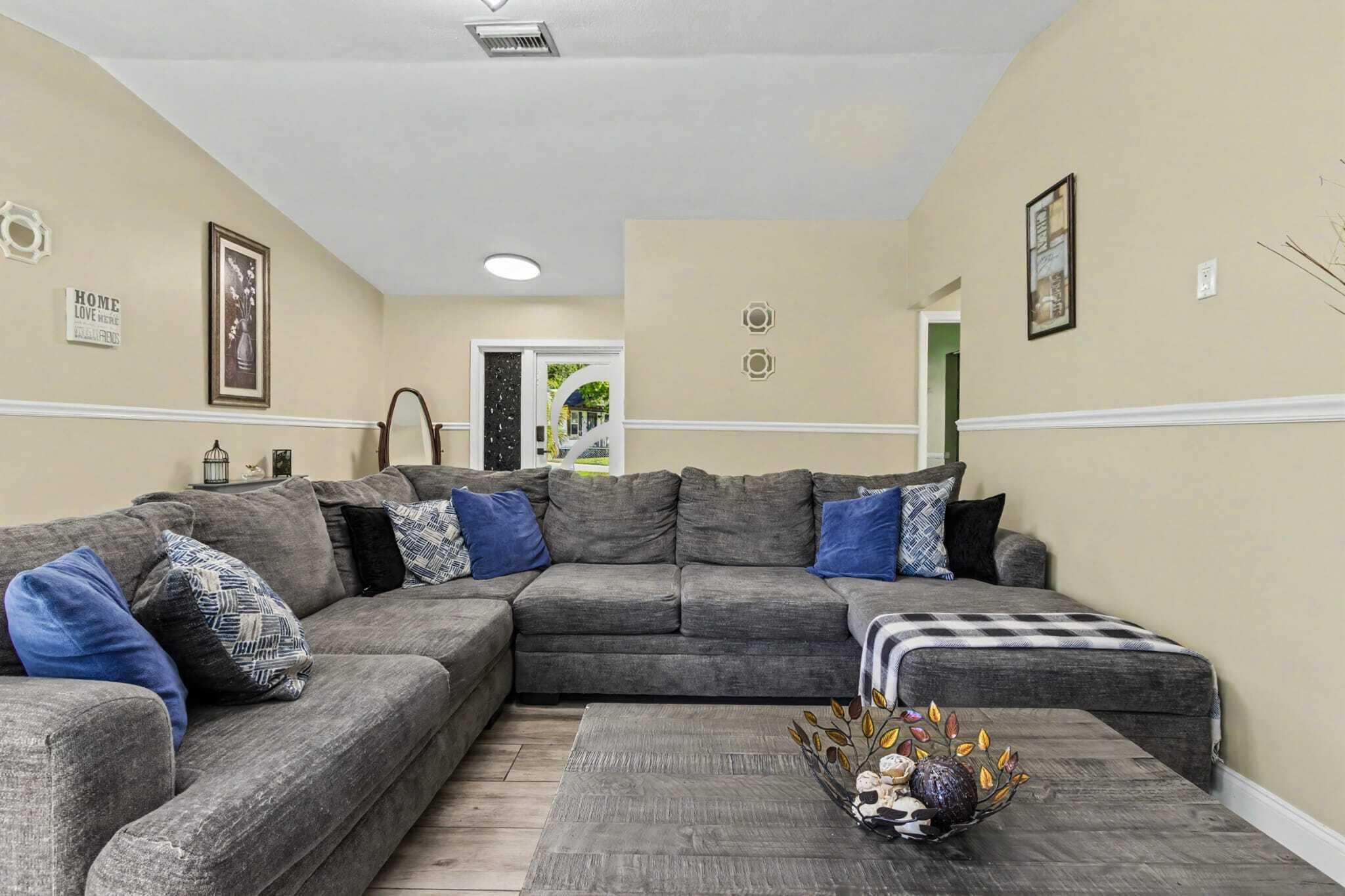 8720 NW 46TH, Lauderhill FL 33351