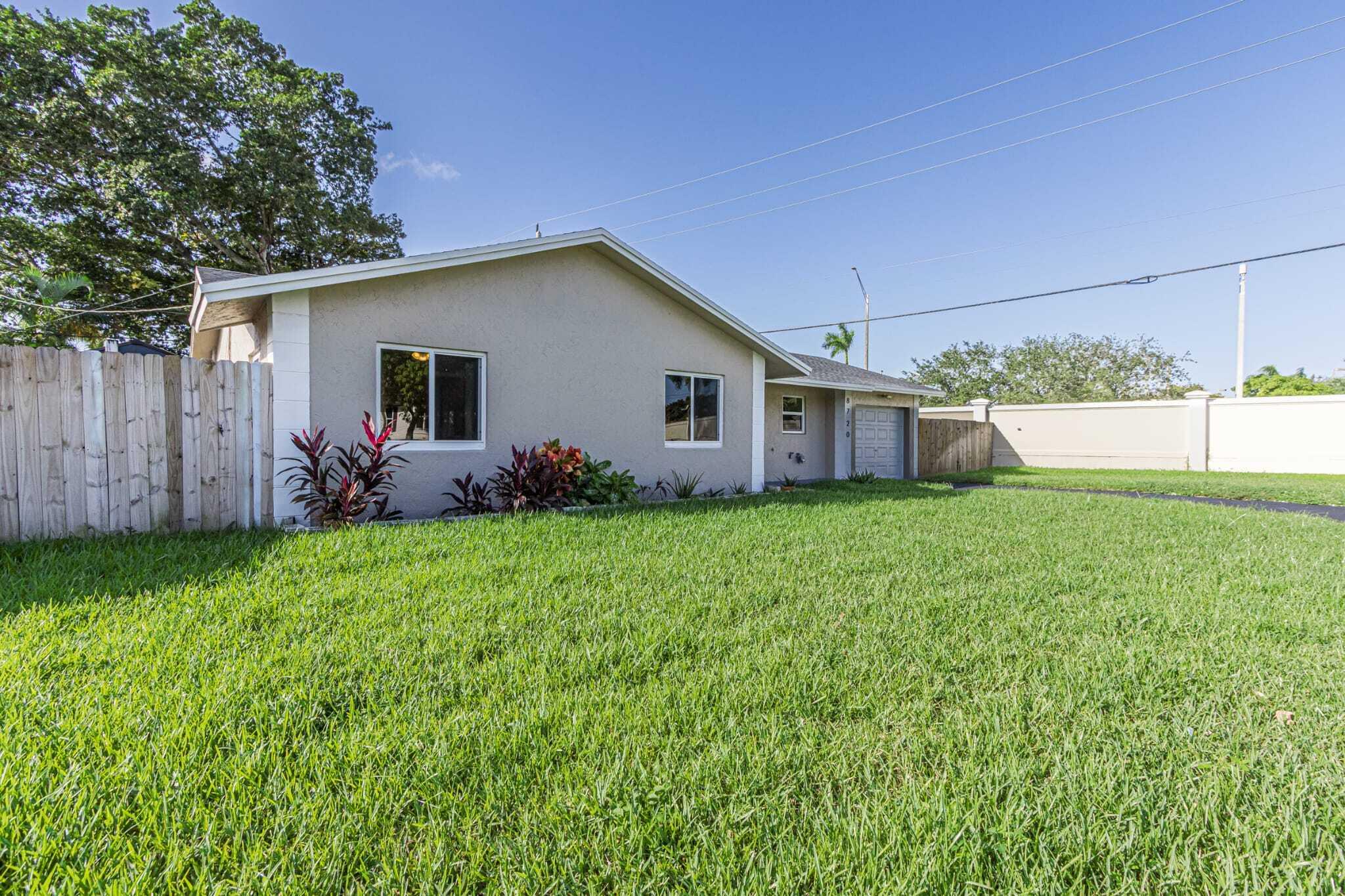 8720 NW 46TH, Lauderhill FL 33351