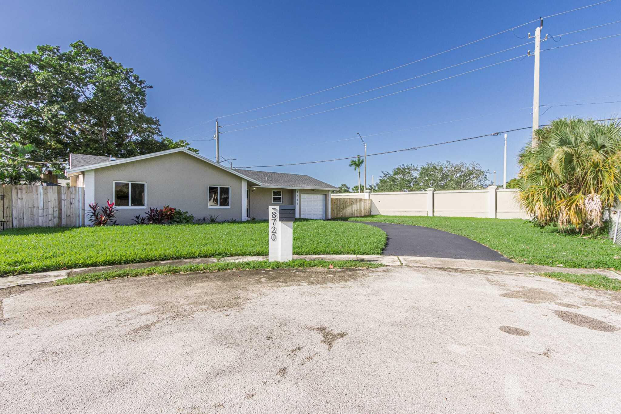 8720 NW 46TH, Lauderhill FL 33351