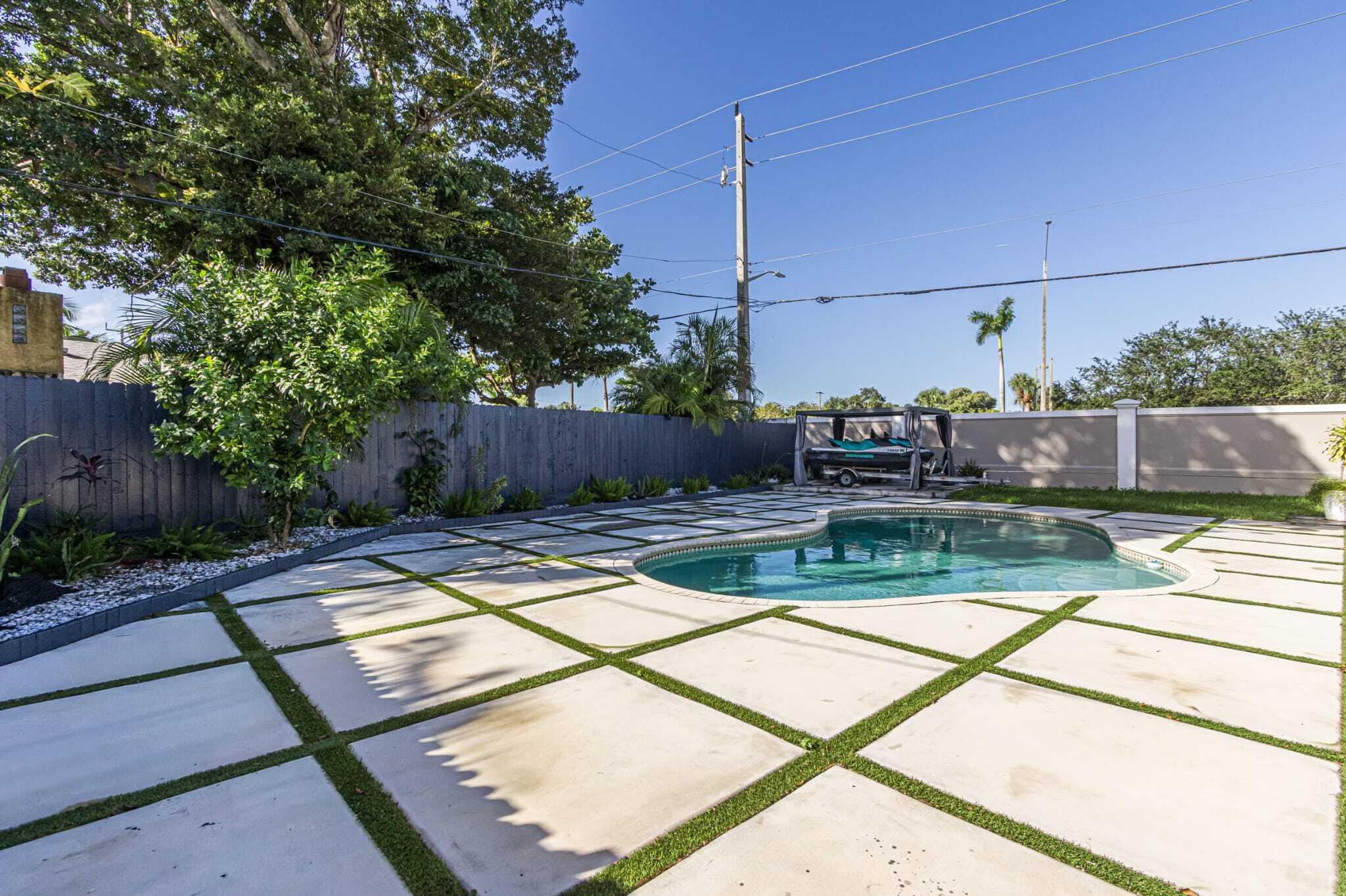 8720 NW 46TH, Lauderhill FL 33351