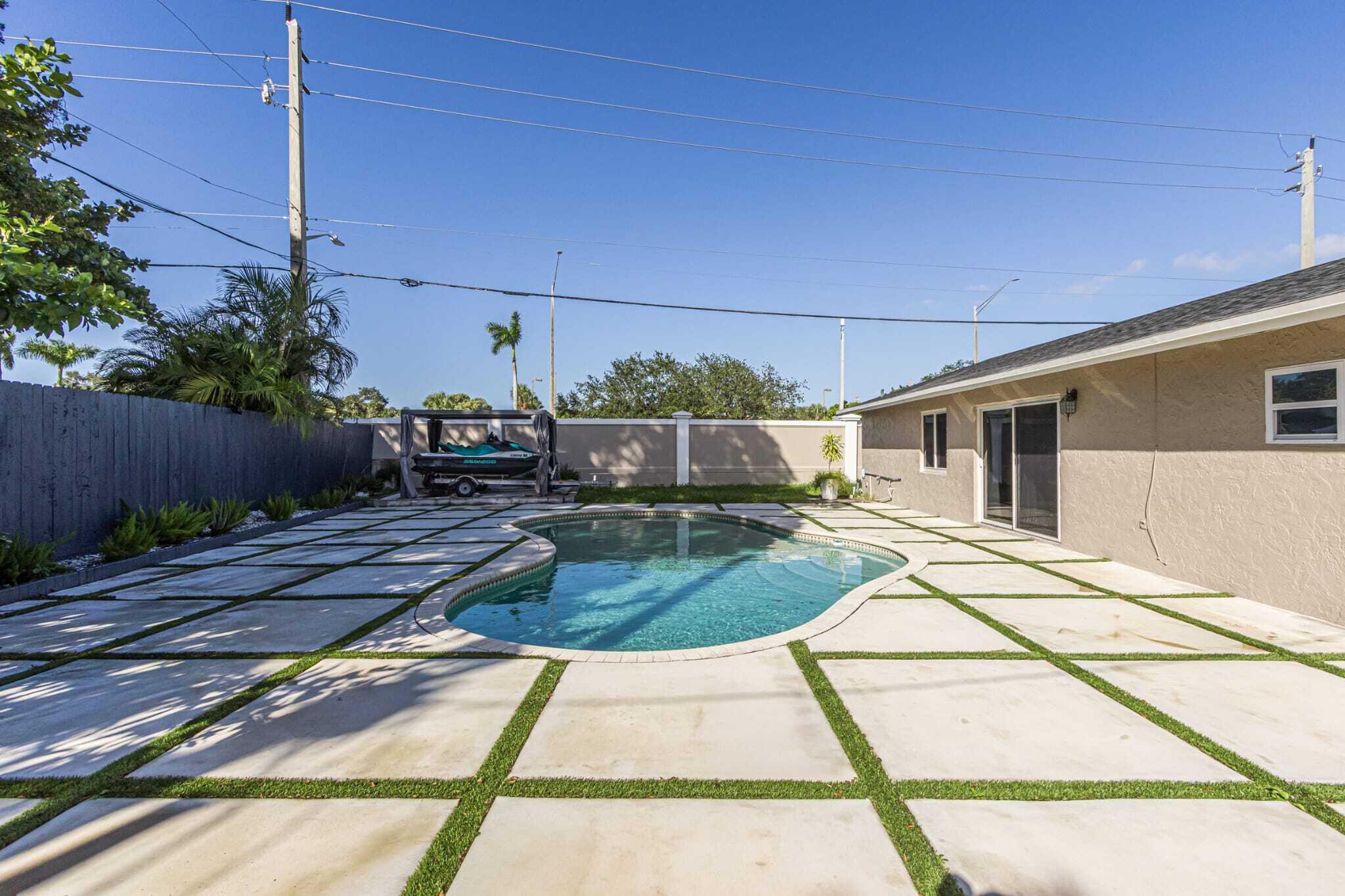 8720 NW 46TH, Lauderhill FL 33351