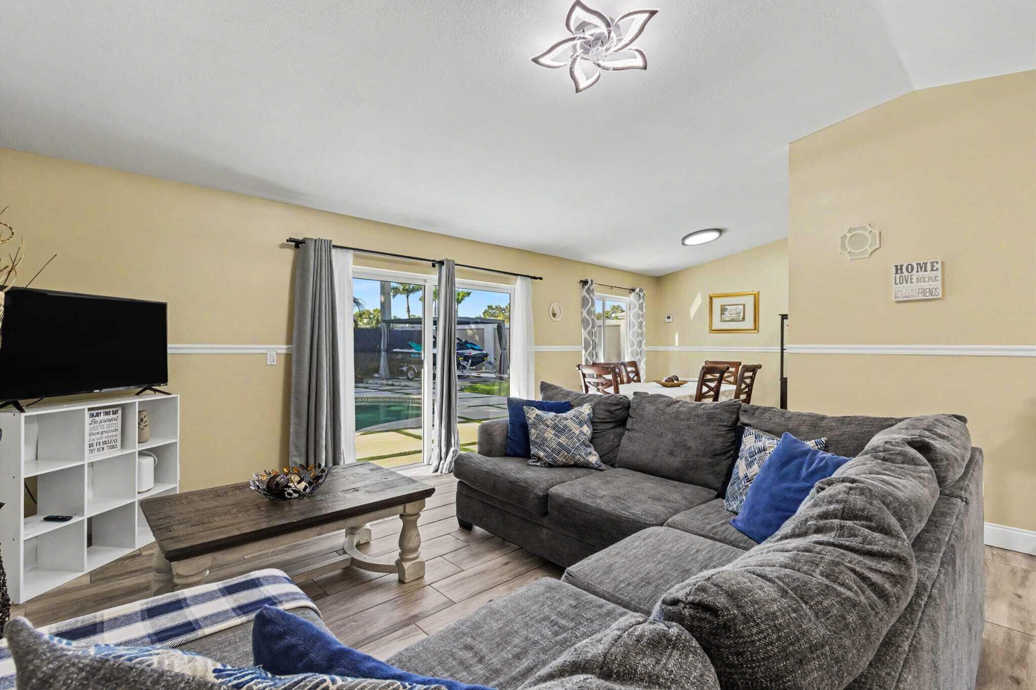 8720 NW 46TH, Lauderhill FL 33351