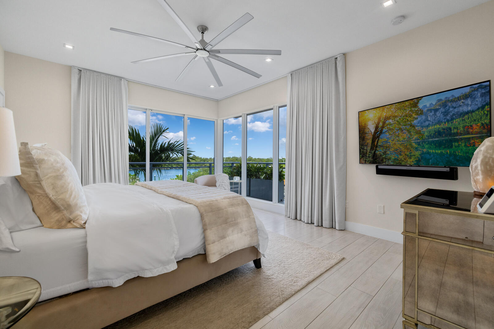 350 Desoto, Hollywood FL 33019