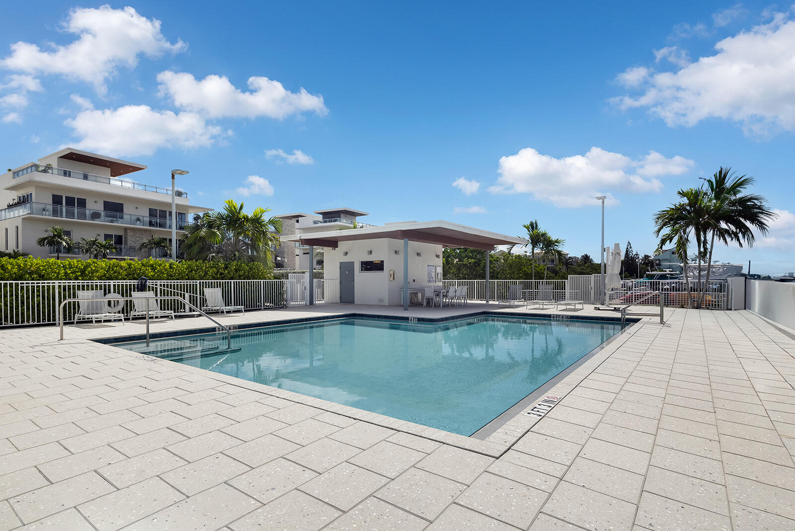 350 Desoto, Hollywood FL 33019