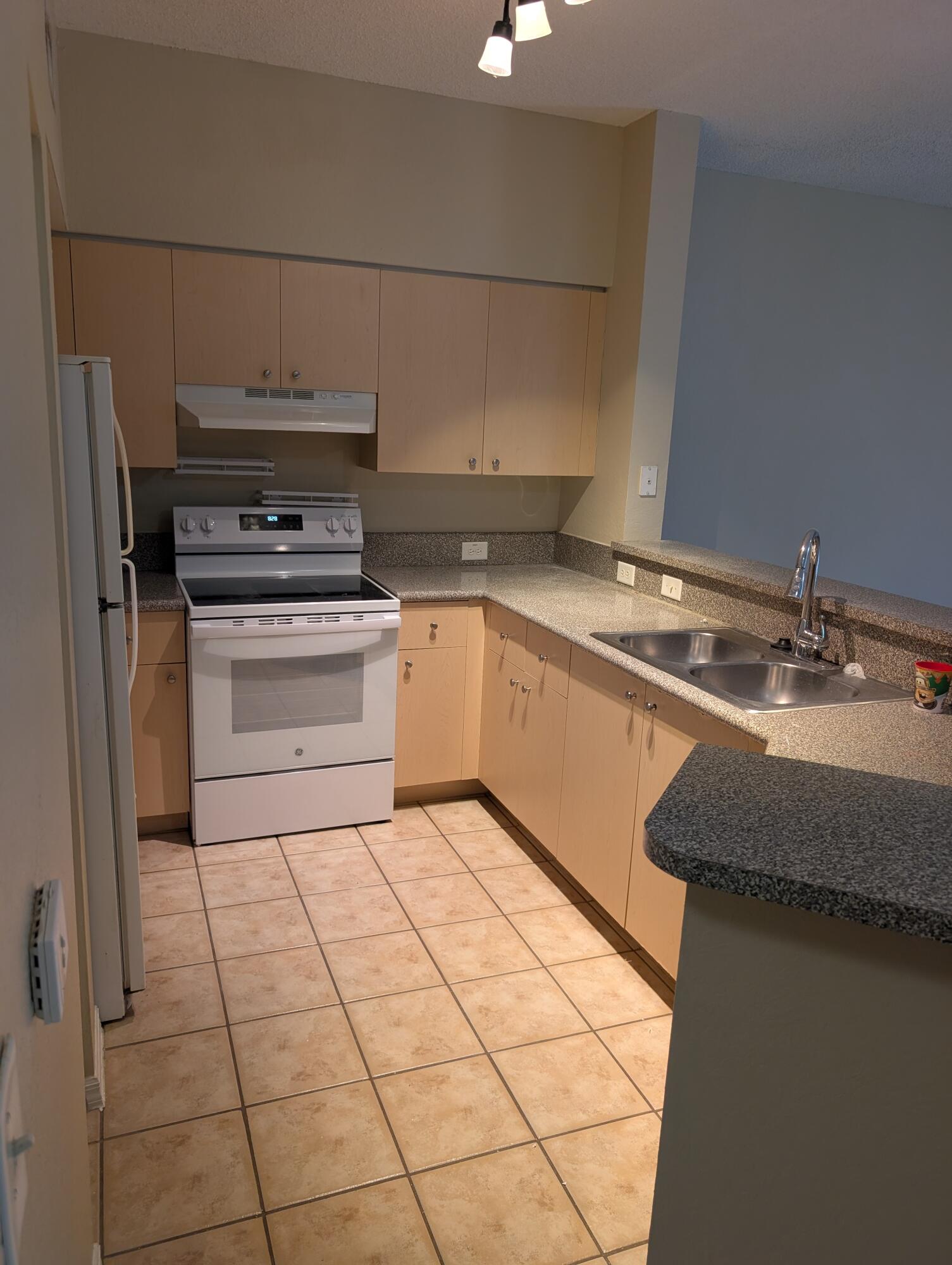 280 CRESTWOOD #205, Royal Palm Beach FL 33411