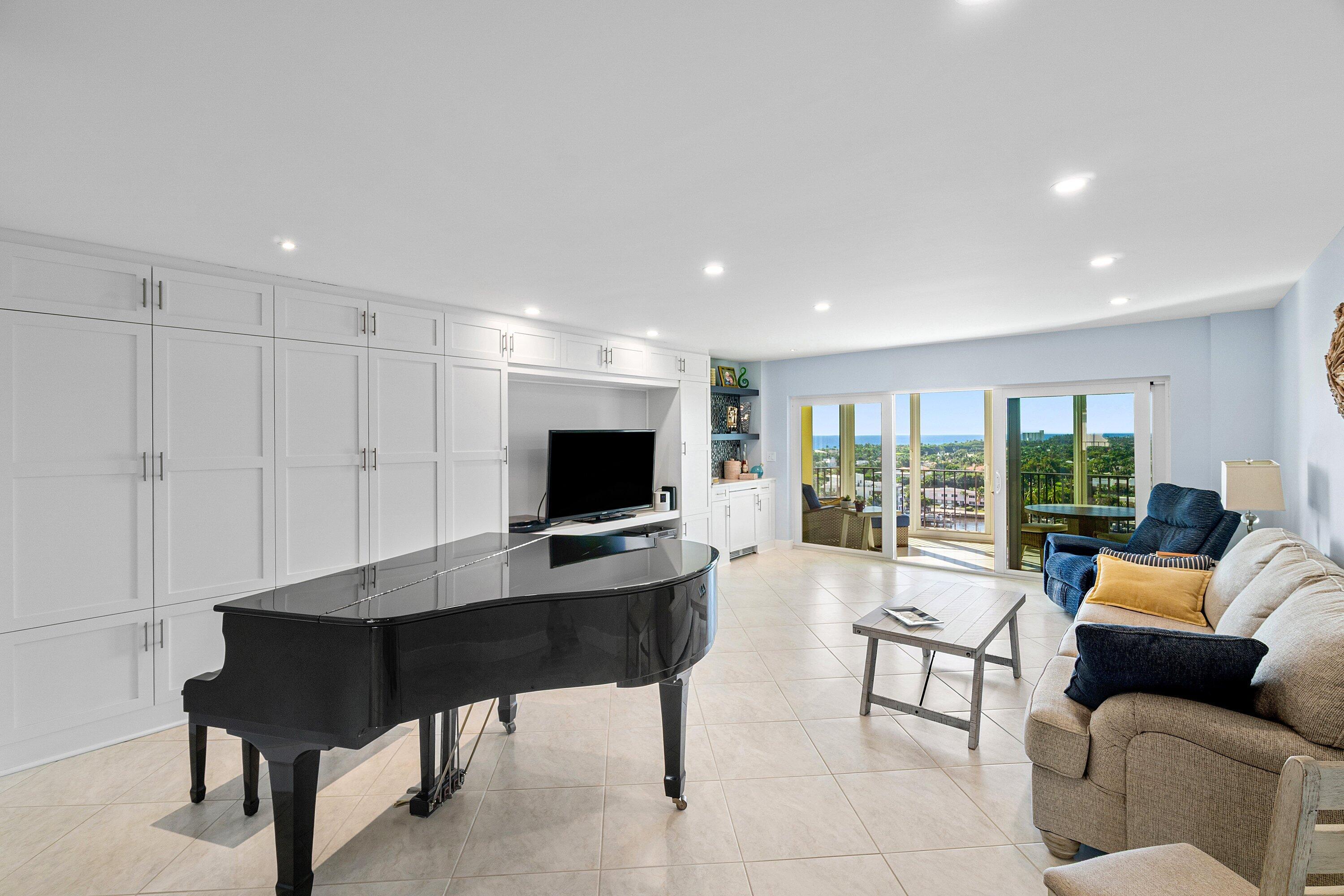 220 MacFarlane #PH4-S, Delray Beach FL 33483