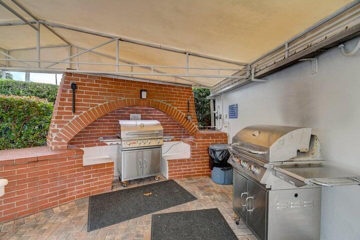 220 MacFarlane #PH4-S, Delray Beach FL 33483