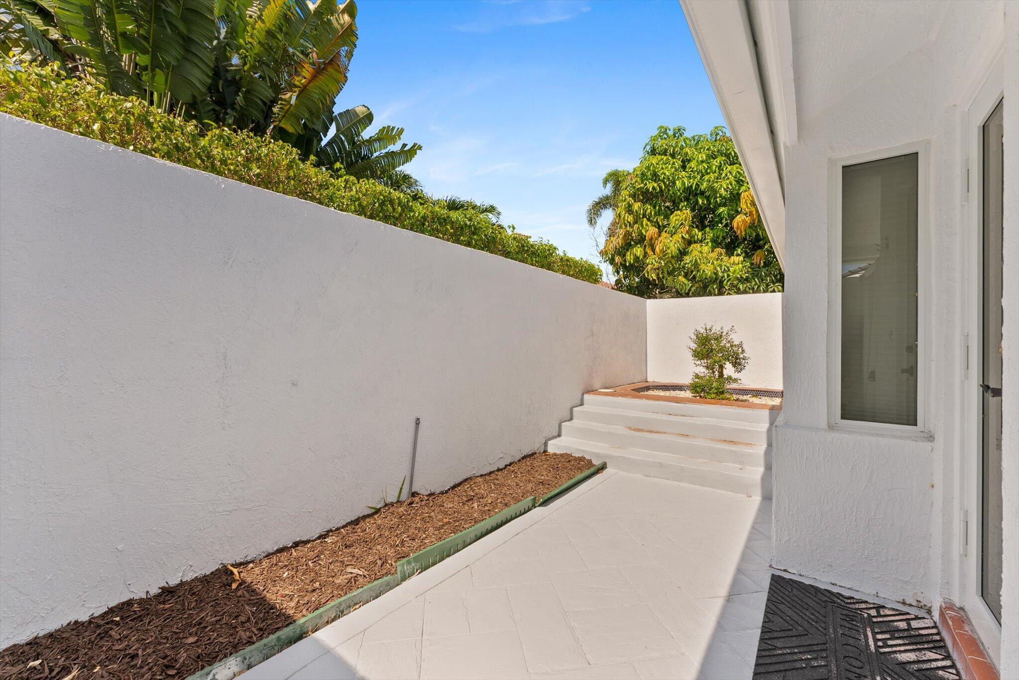 4475 Woodfield, Boca Raton FL 33434