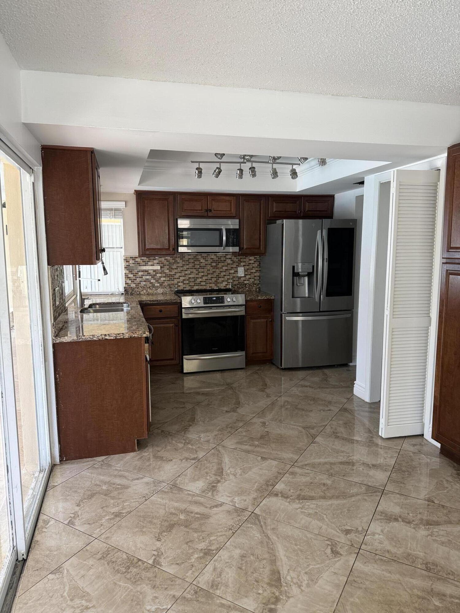 6957 NW 9TH, Margate FL 33063