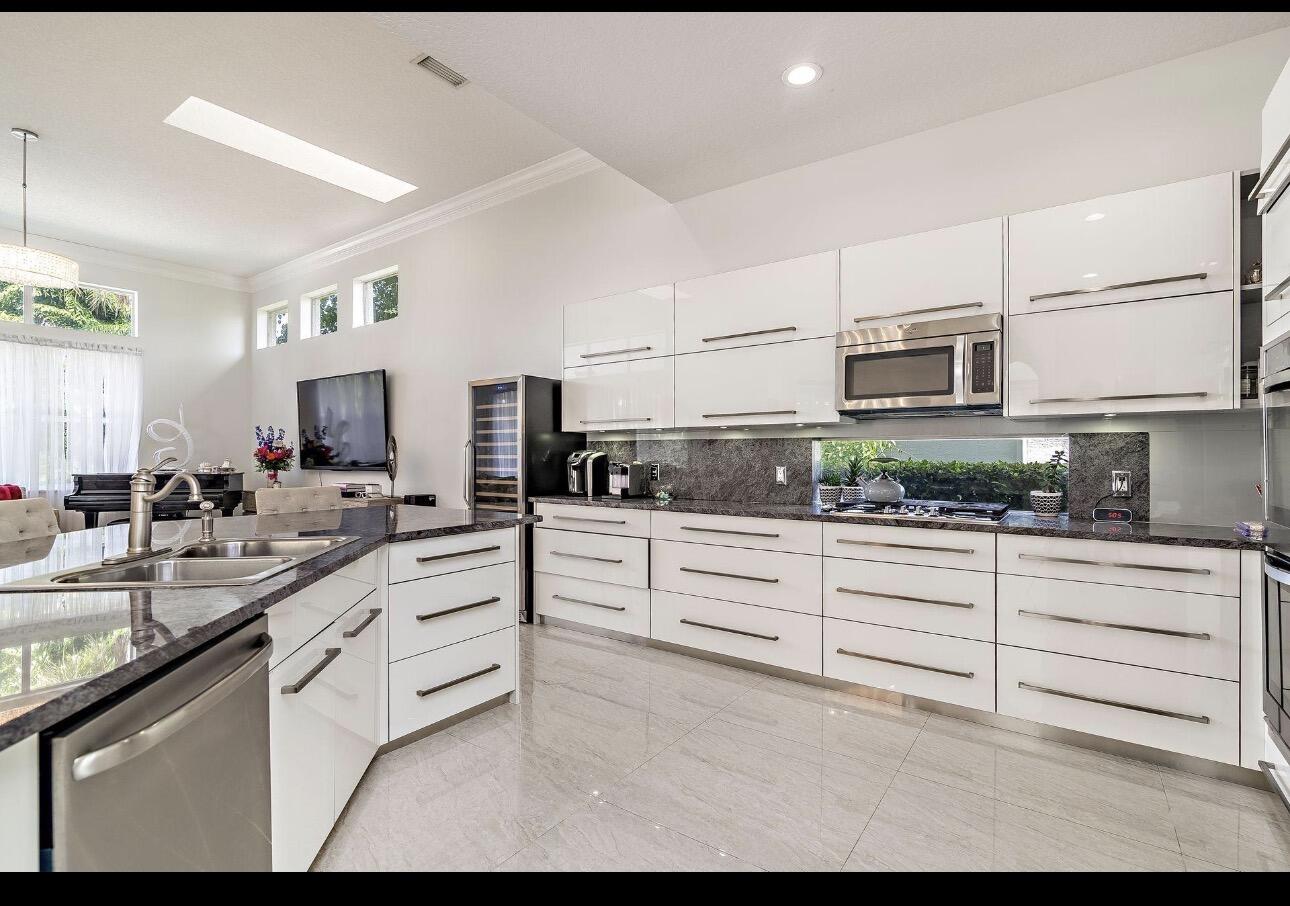 125 Pembroke #125, Palm Beach Gardens FL 33418