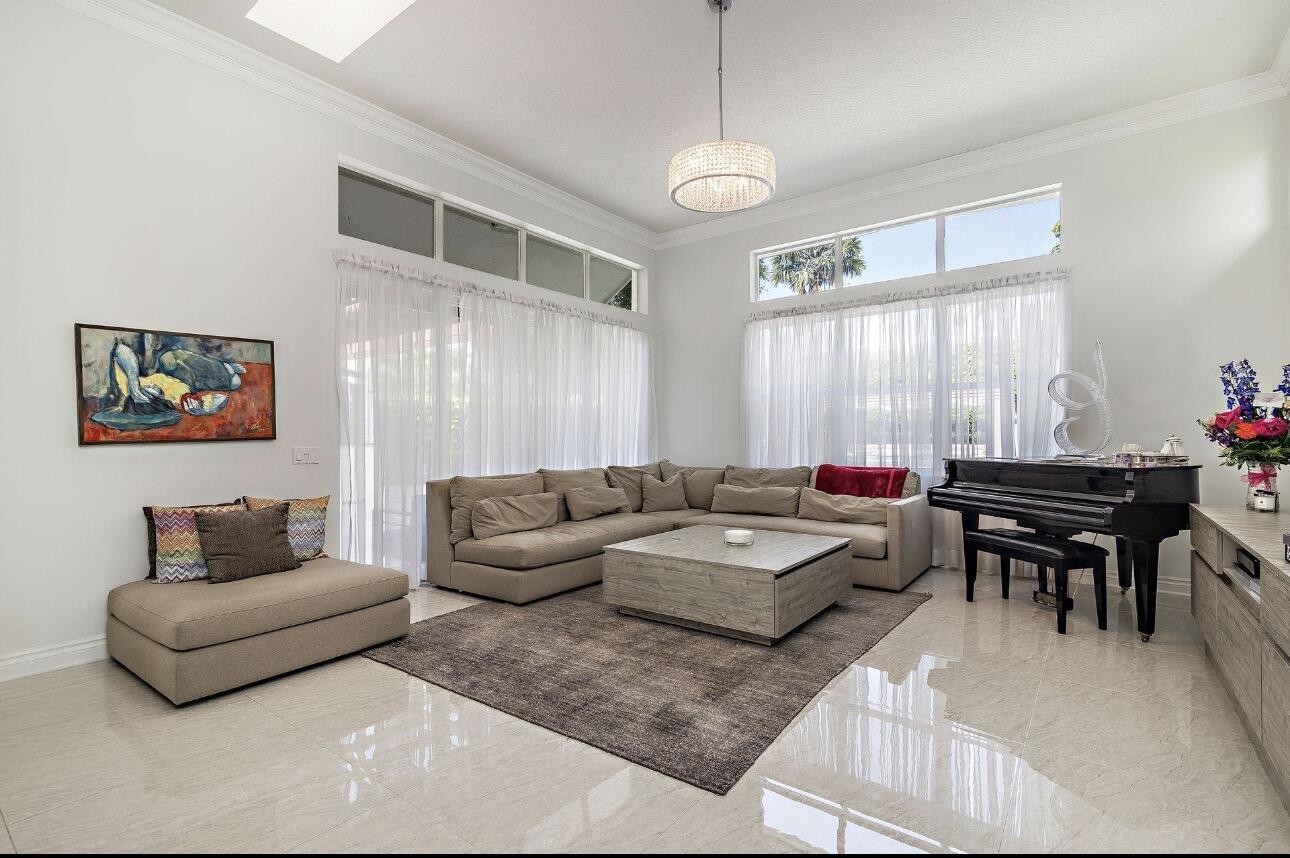 125 Pembroke #125, Palm Beach Gardens FL 33418