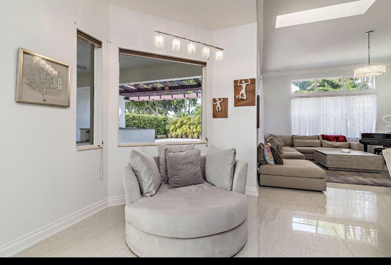 125 Pembroke #125, Palm Beach Gardens FL 33418