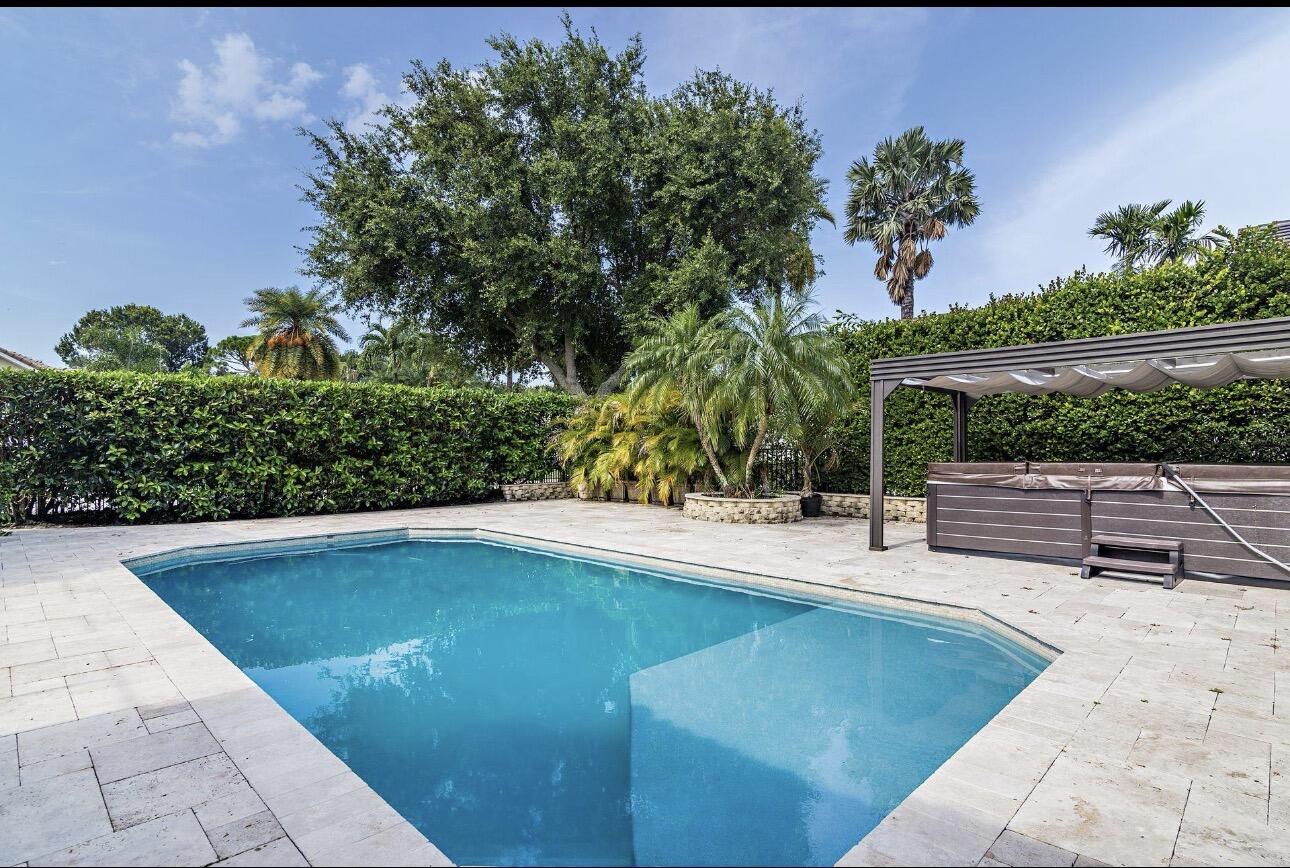 125 Pembroke #125, Palm Beach Gardens FL 33418