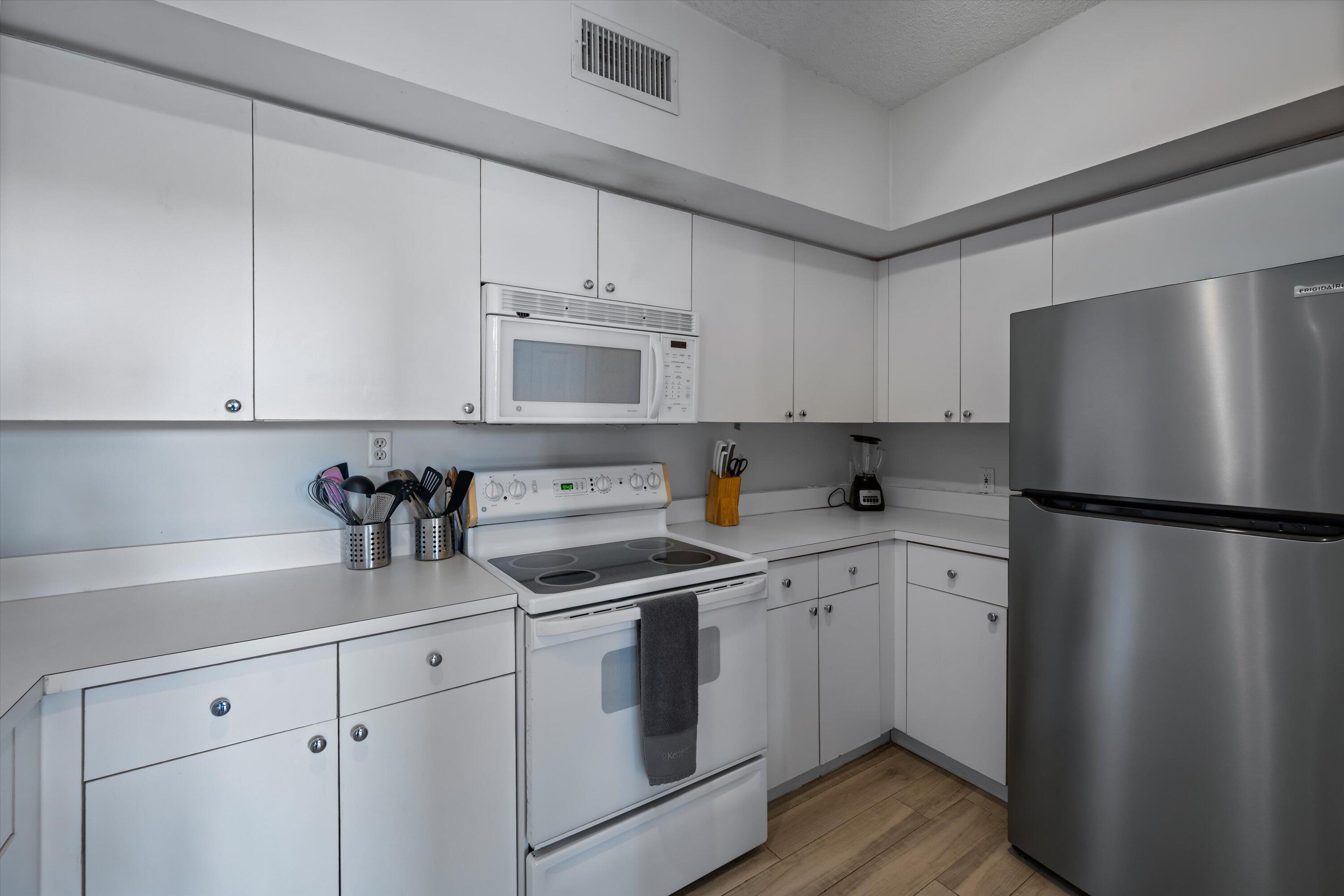 11730 SAINT ANDREWS #102, Wellington FL 33414
