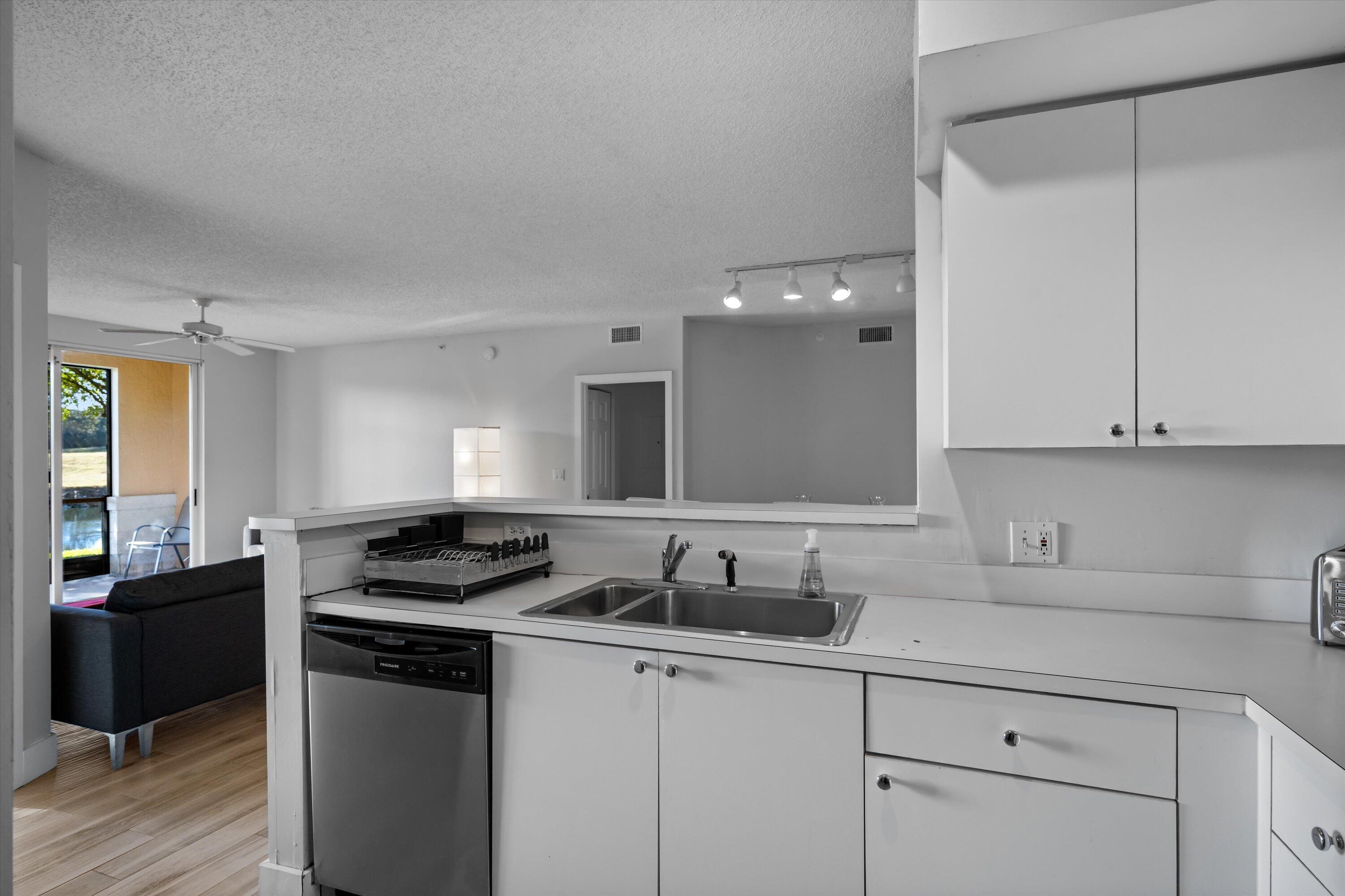 11730 SAINT ANDREWS #102, Wellington FL 33414