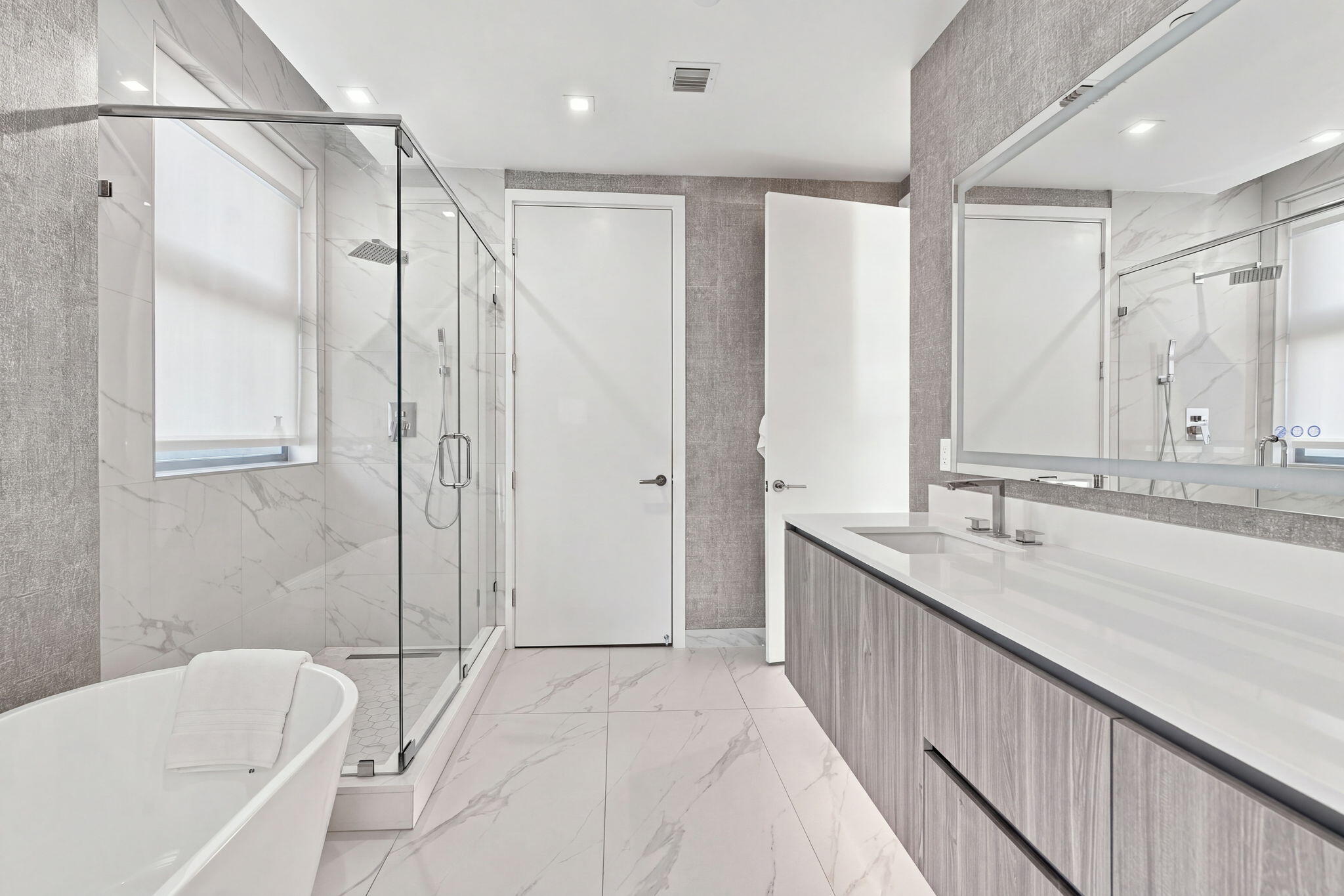 220 LAKE SHORE #1423, West Palm Beach FL 33403