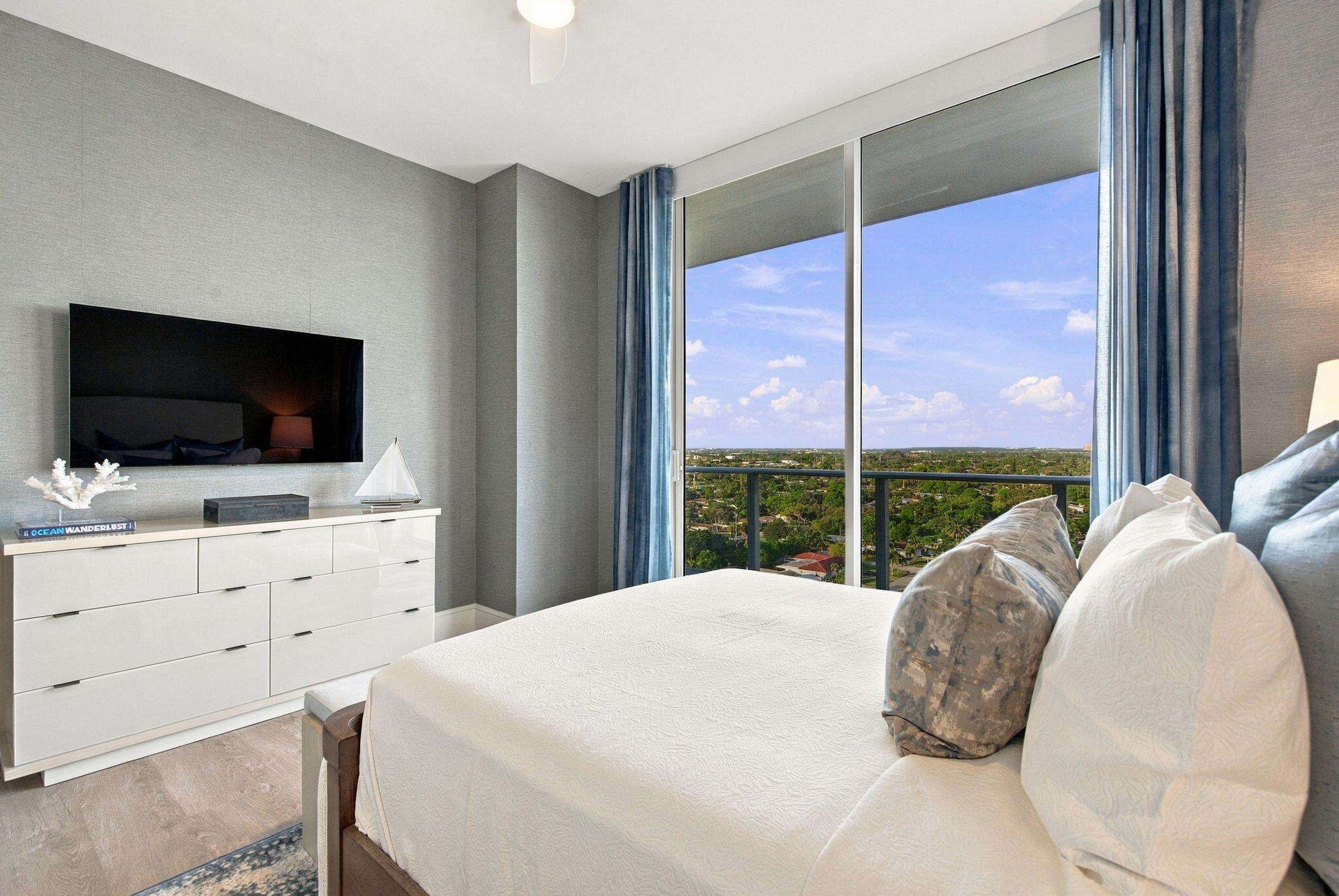 220 LAKE SHORE #1423, West Palm Beach FL 33403