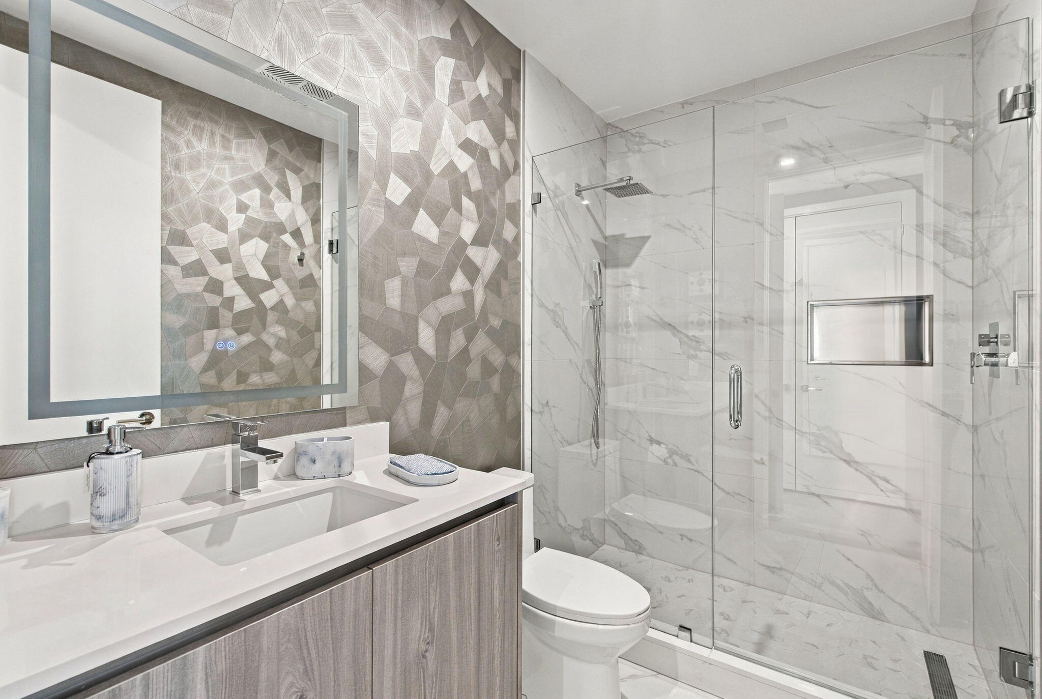 220 LAKE SHORE #1423, West Palm Beach FL 33403