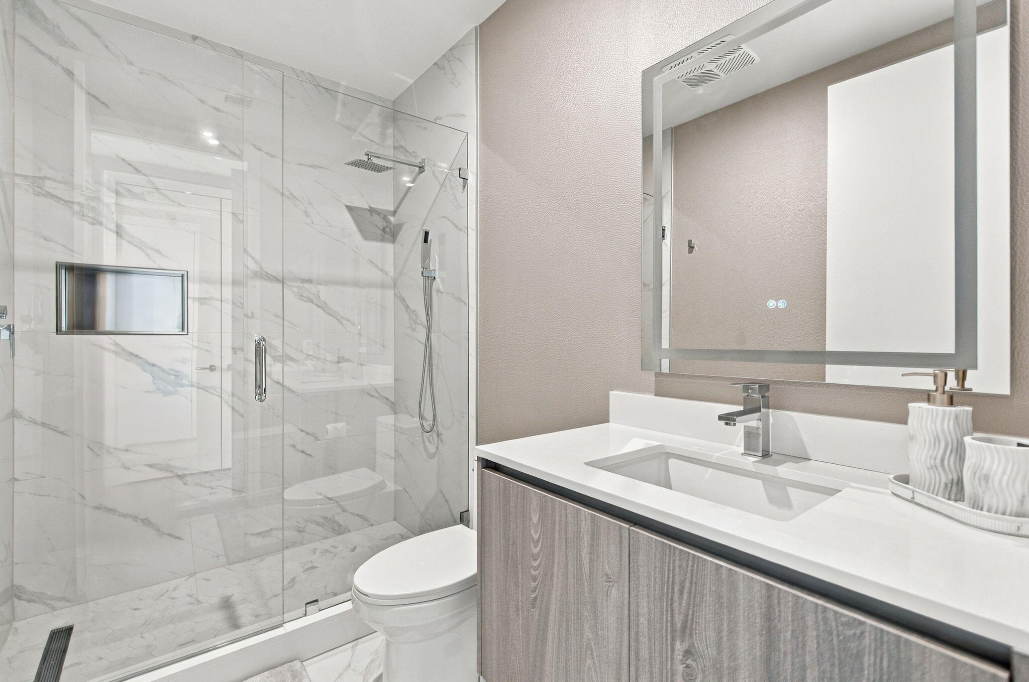 220 LAKE SHORE #1423, West Palm Beach FL 33403