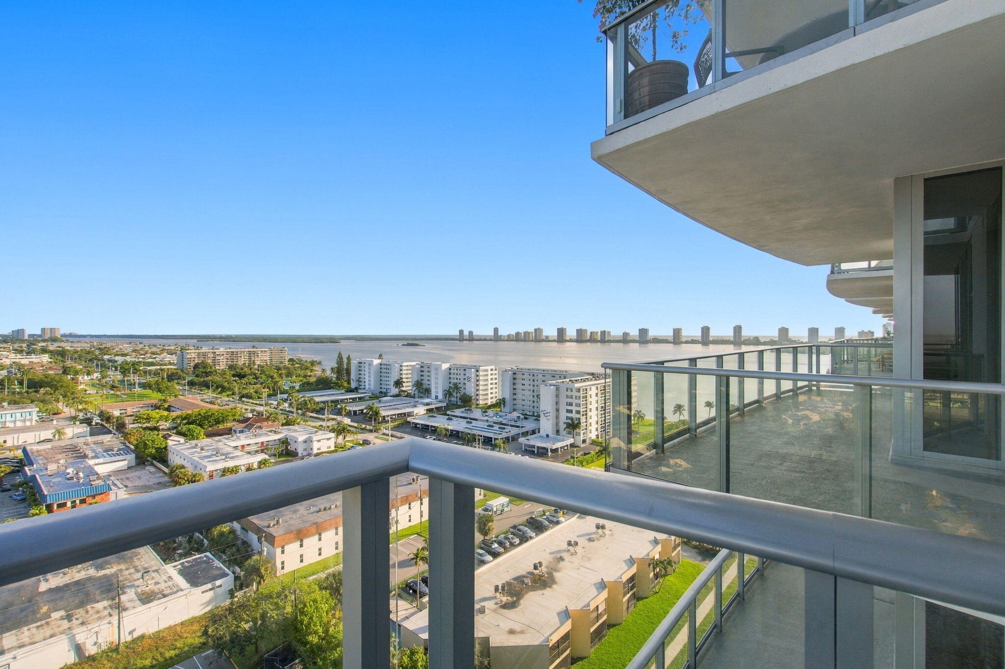 220 LAKE SHORE #1423, West Palm Beach FL 33403