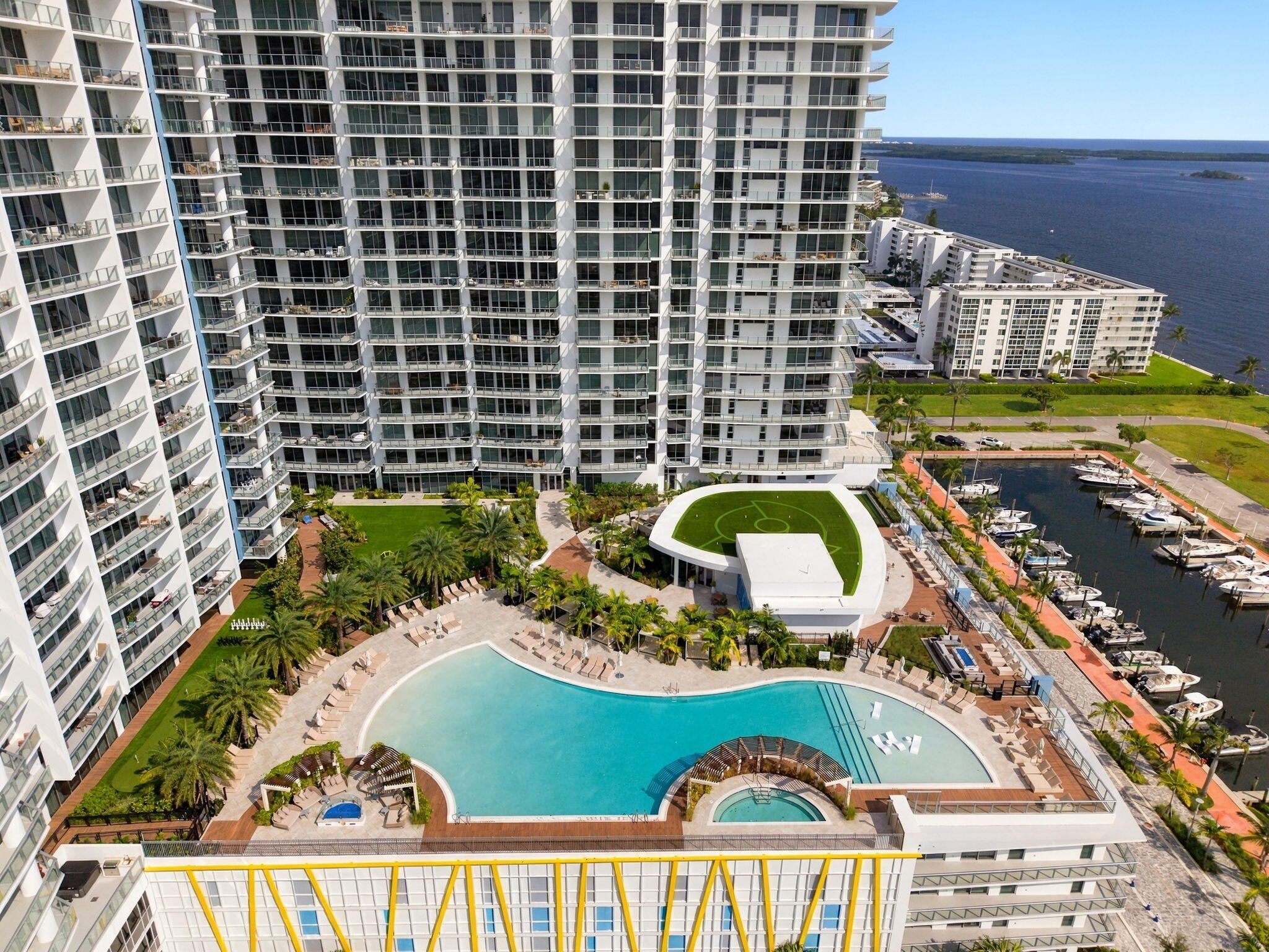 220 LAKE SHORE #1423, West Palm Beach FL 33403